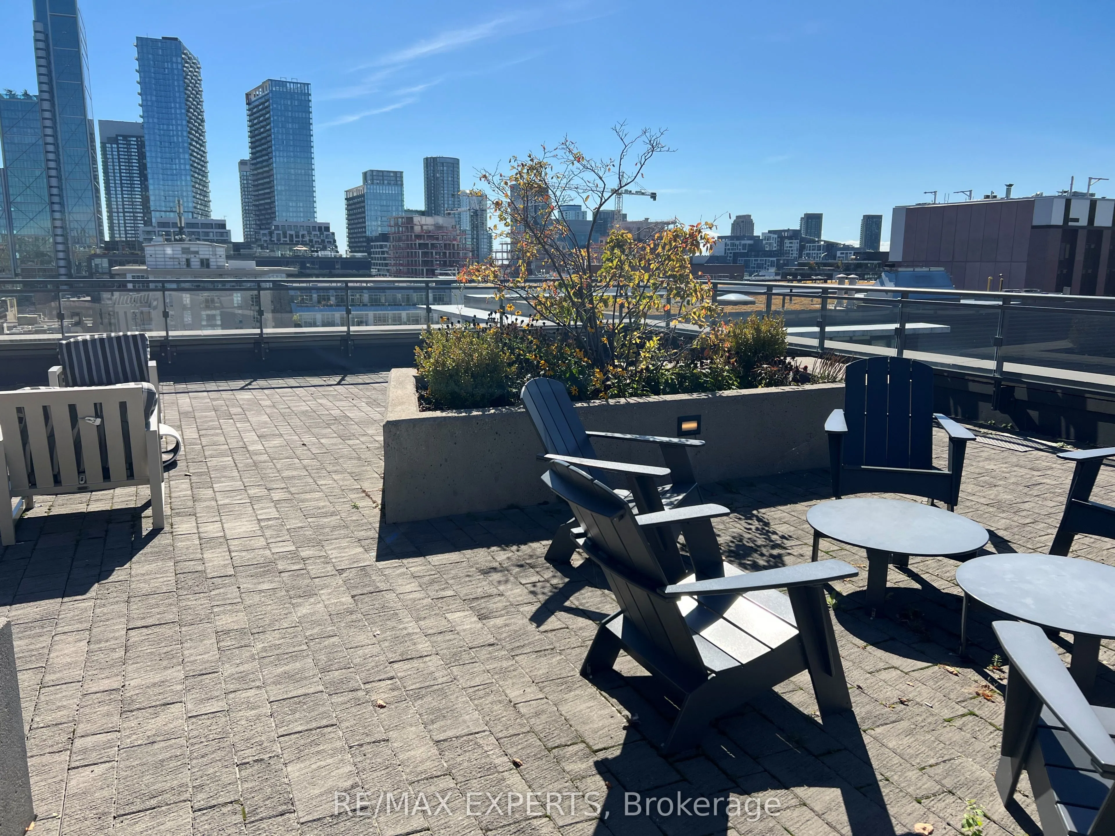 435 Richmond Street W, #204