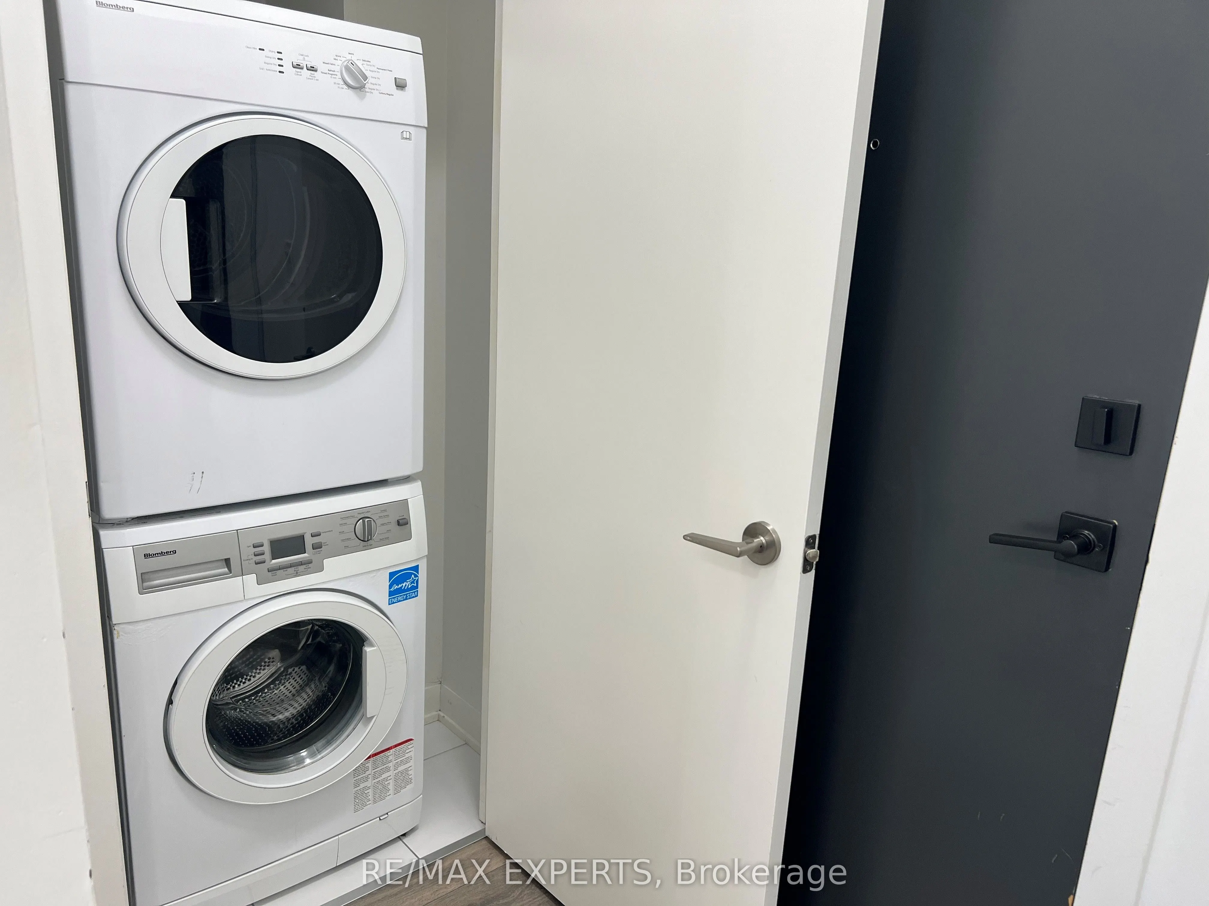 435 Richmond Street W, #204