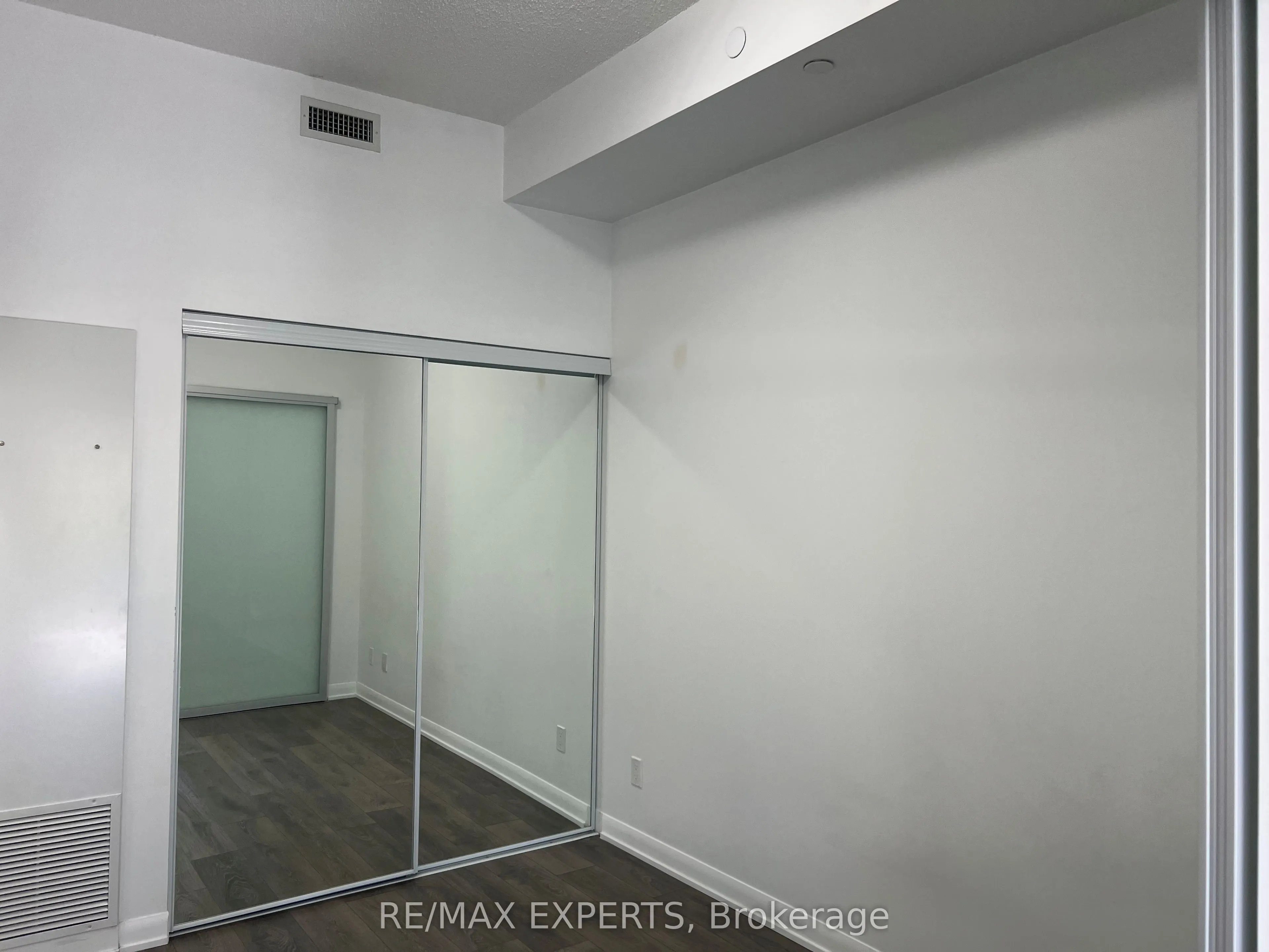 435 Richmond Street W, #204