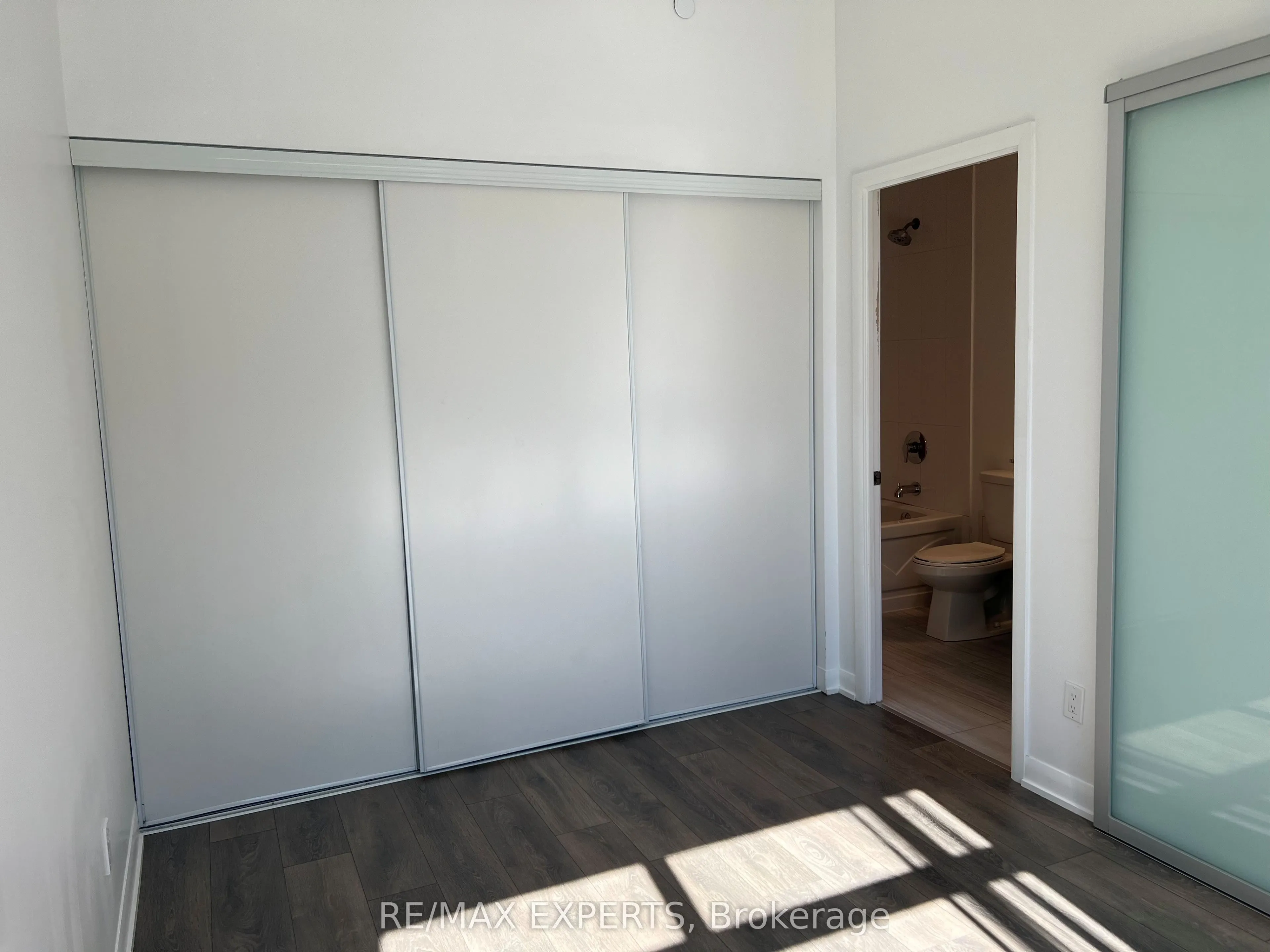 435 Richmond Street W, #204