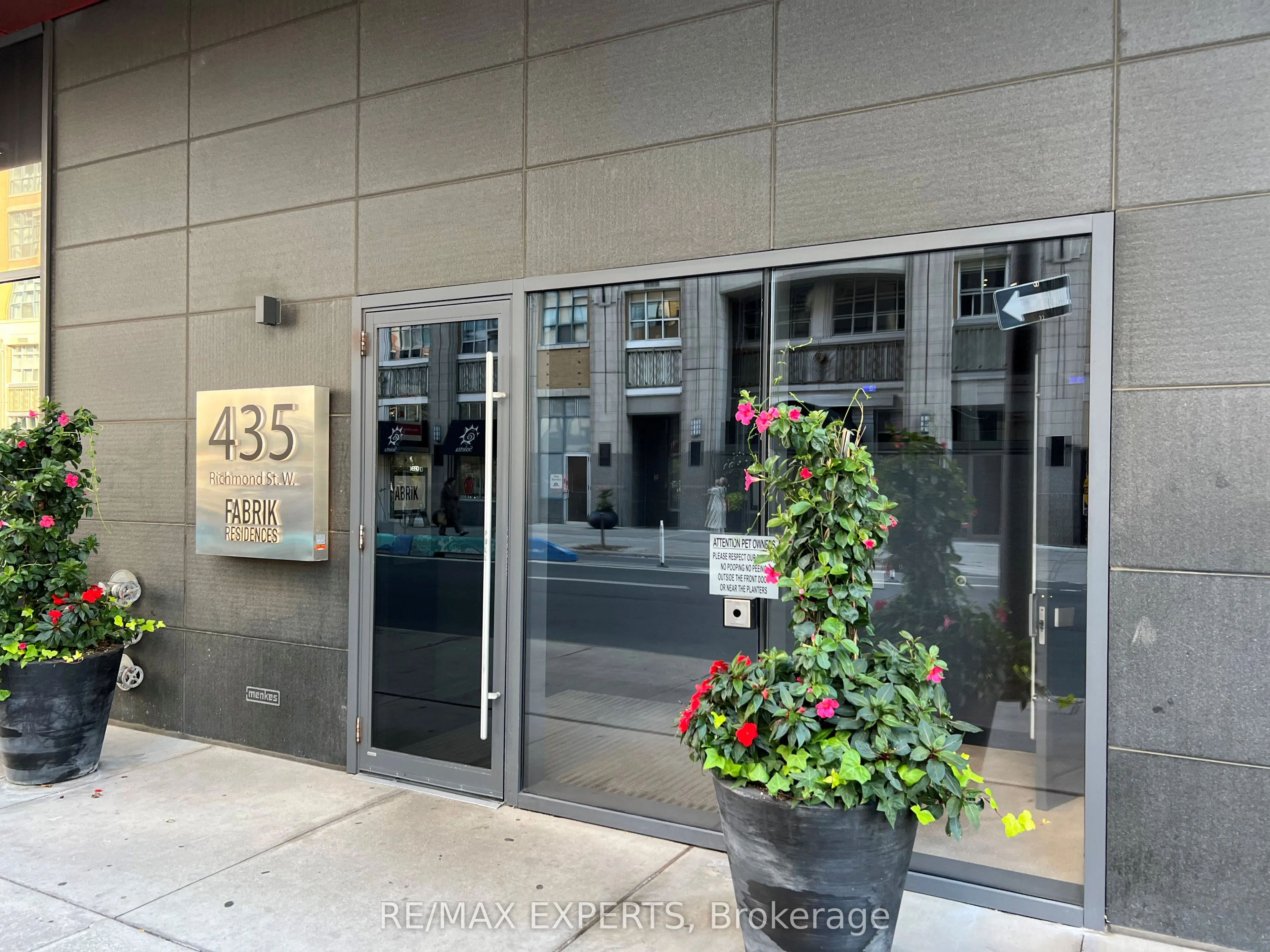 435 Richmond Street W, #204