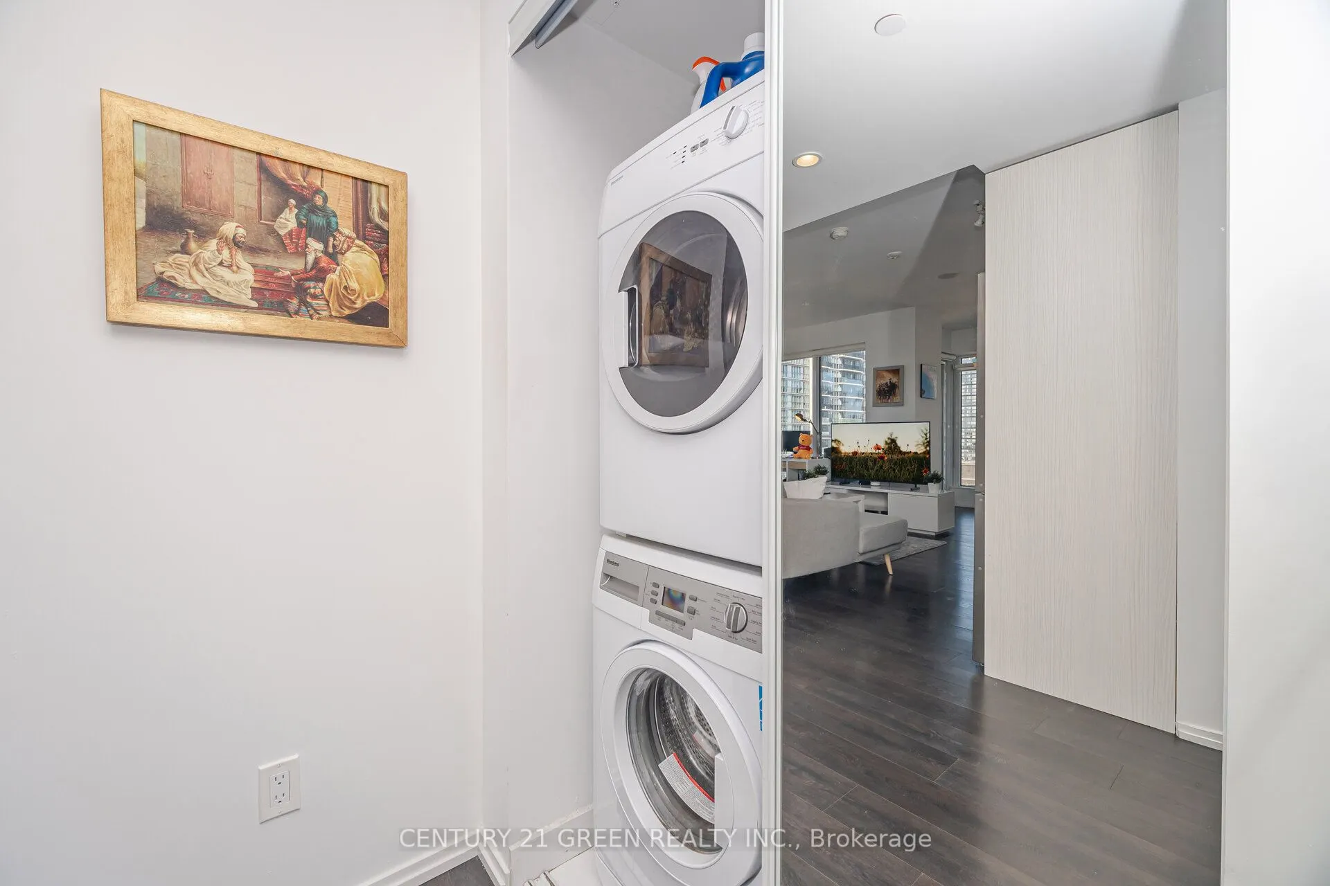 68 Shuter Street, #2310