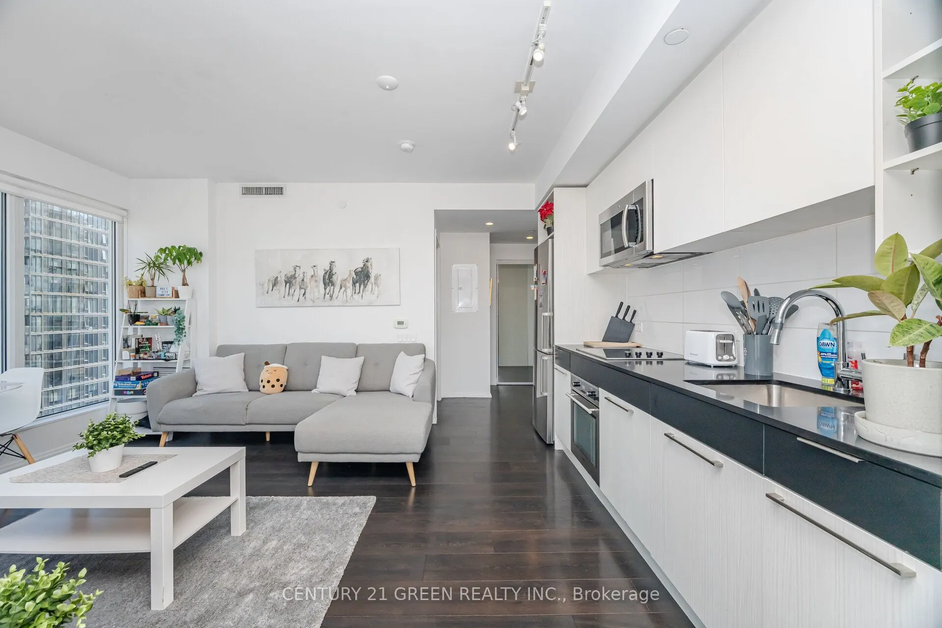 68 Shuter Street, #2310