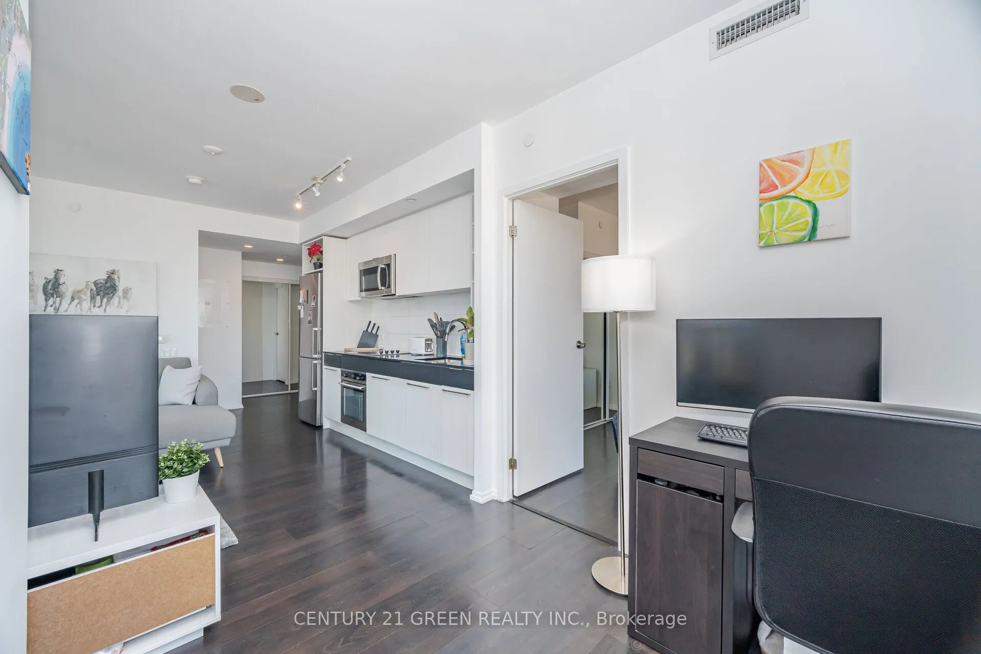 68 Shuter Street, #2310