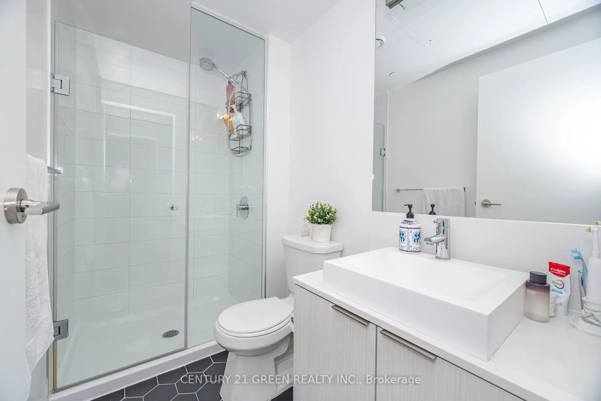 68 Shuter Street, #2310
