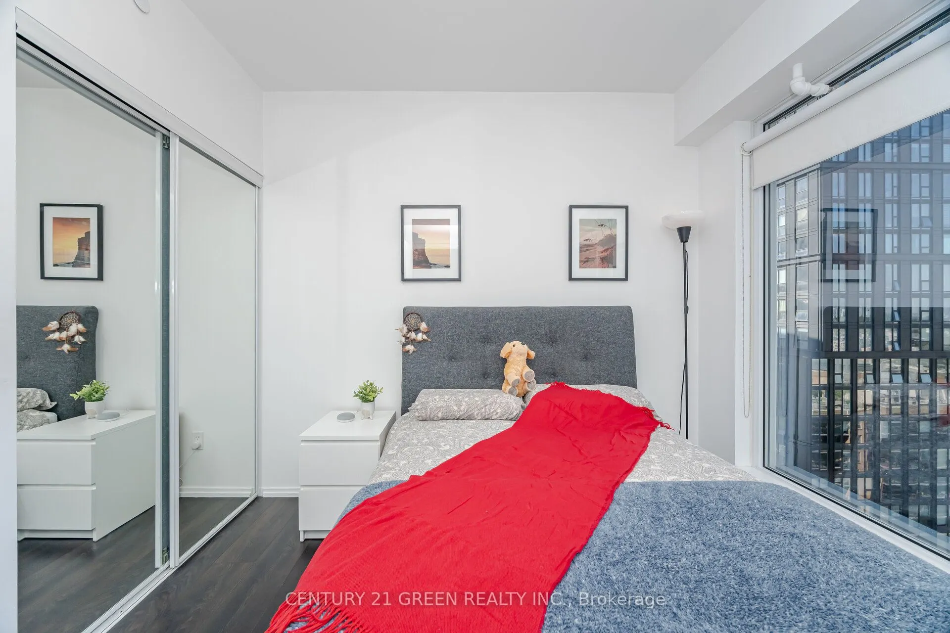 68 Shuter Street, #2310