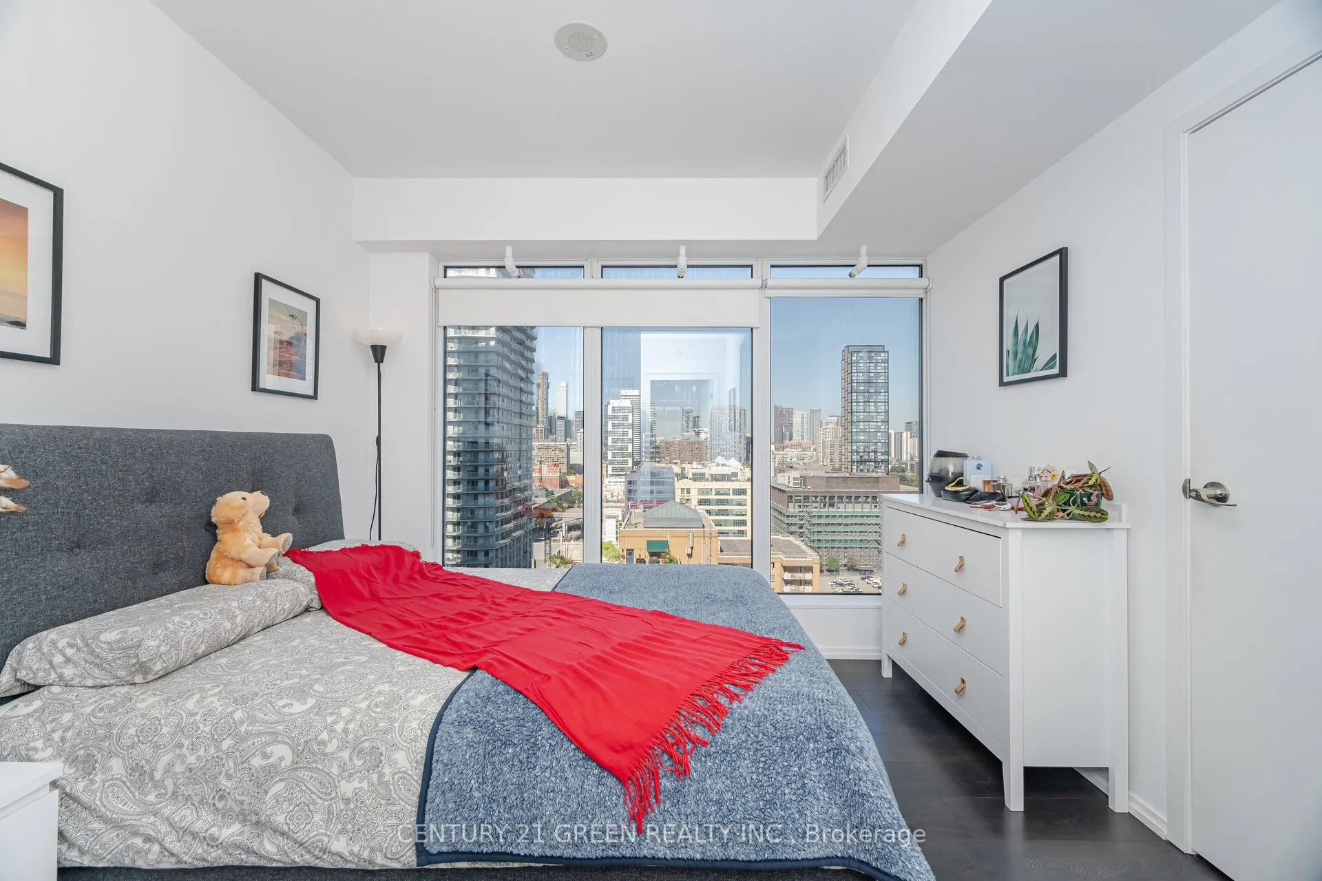 68 Shuter Street, #2310