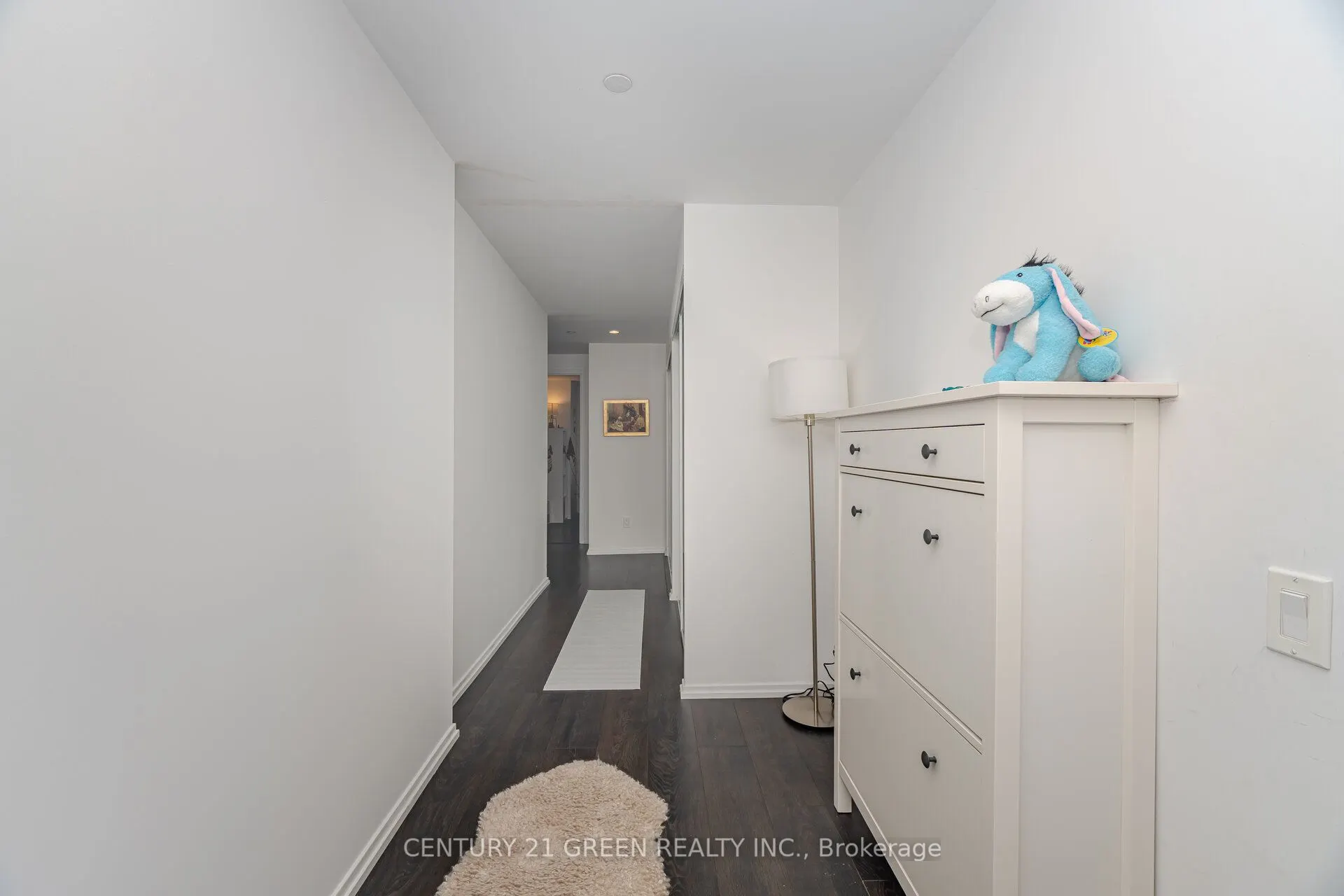 68 Shuter Street, #2310