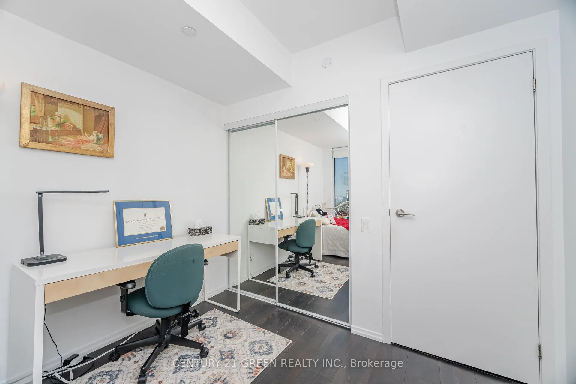 68 Shuter Street, #2310