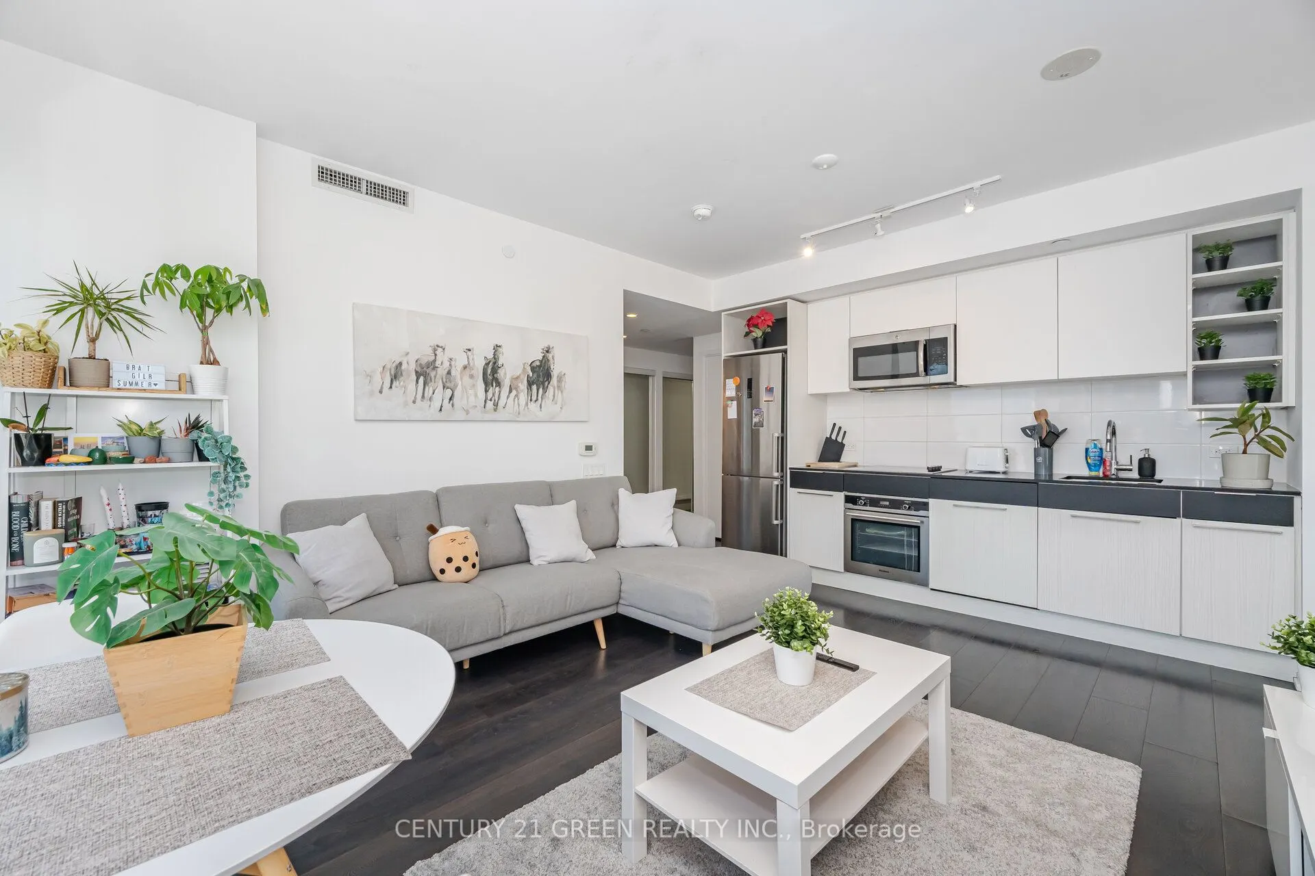68 Shuter Street, #2310