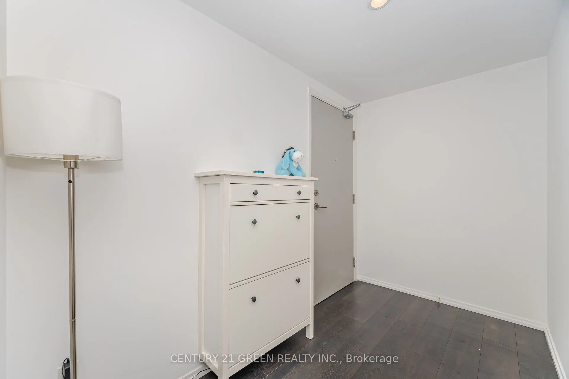 68 Shuter Street, #2310