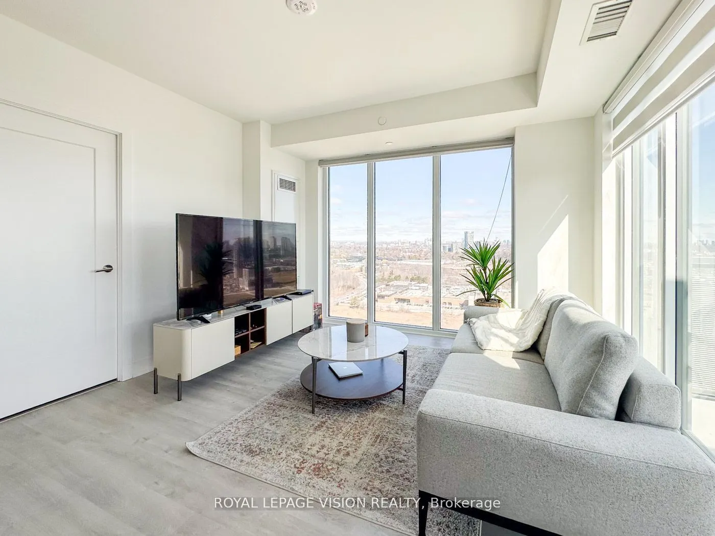 30 Inn on the park Drive, #2404