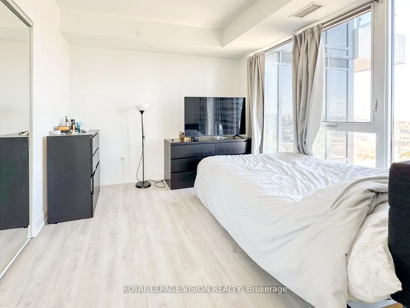 30 Inn on the park Drive, #2404