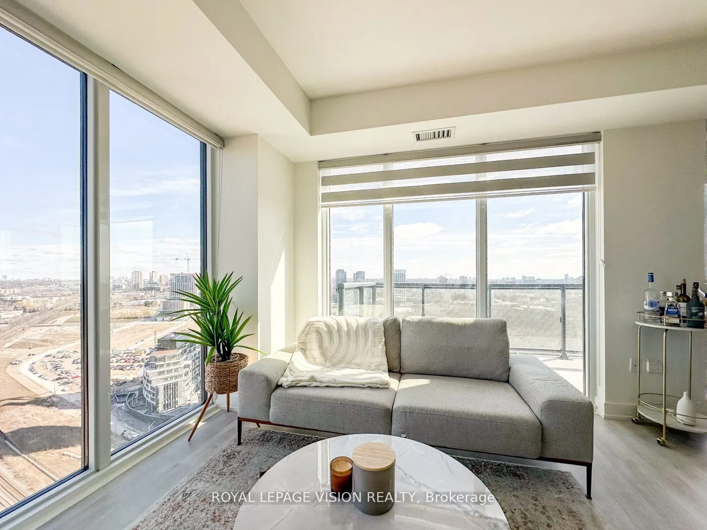 30 Inn on the park Drive, #2404