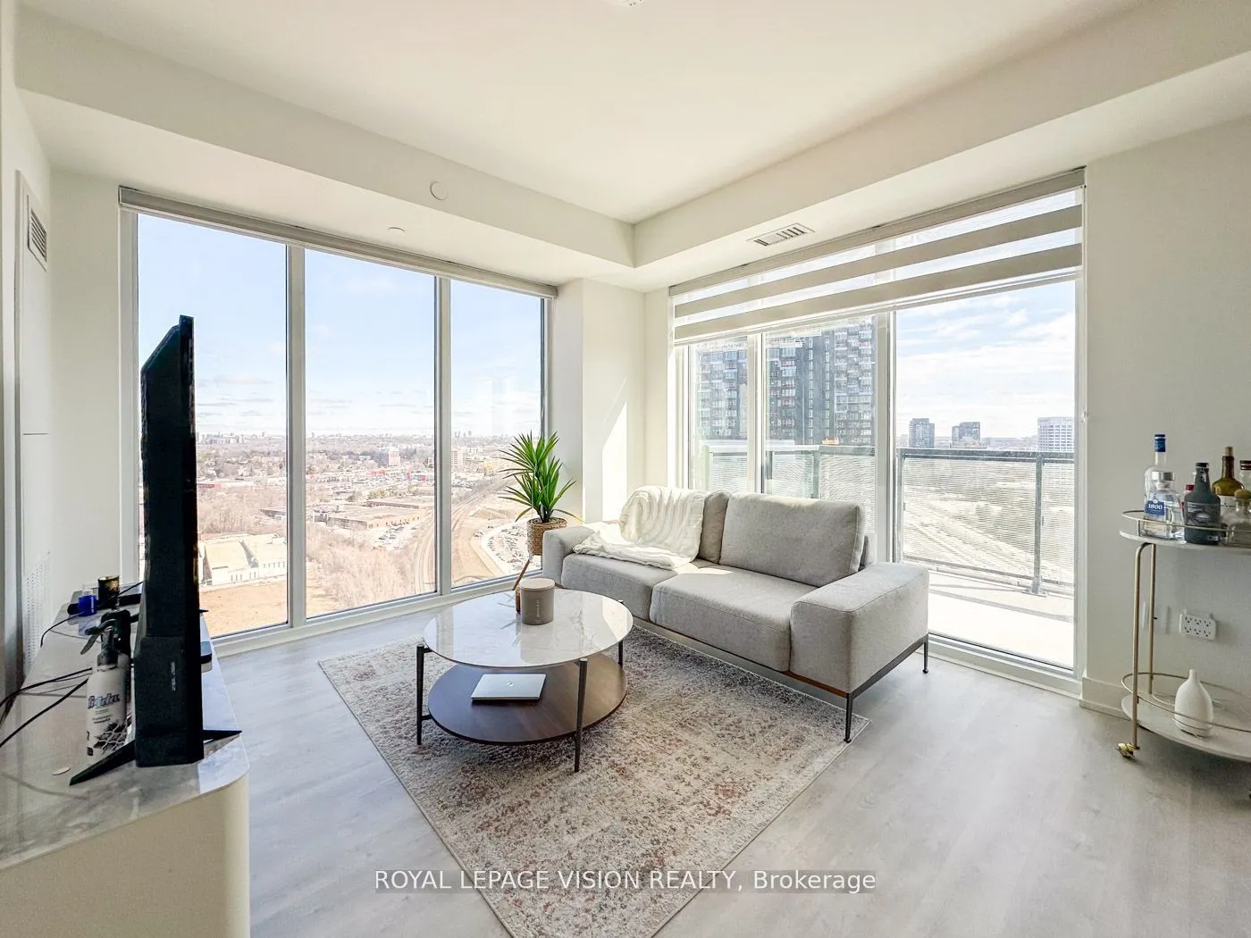 30 Inn on the park Drive, #2404