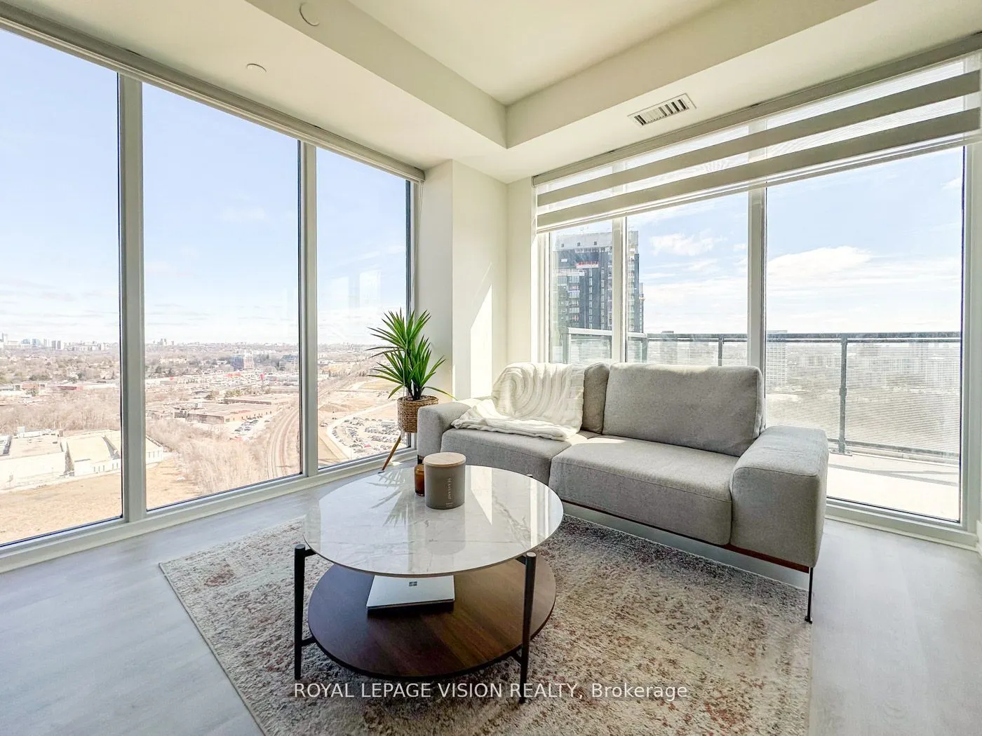 30 Inn on the park Drive, #2404