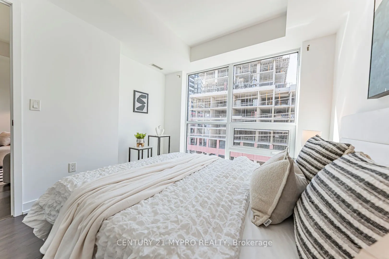 31 Tippett Road, #559