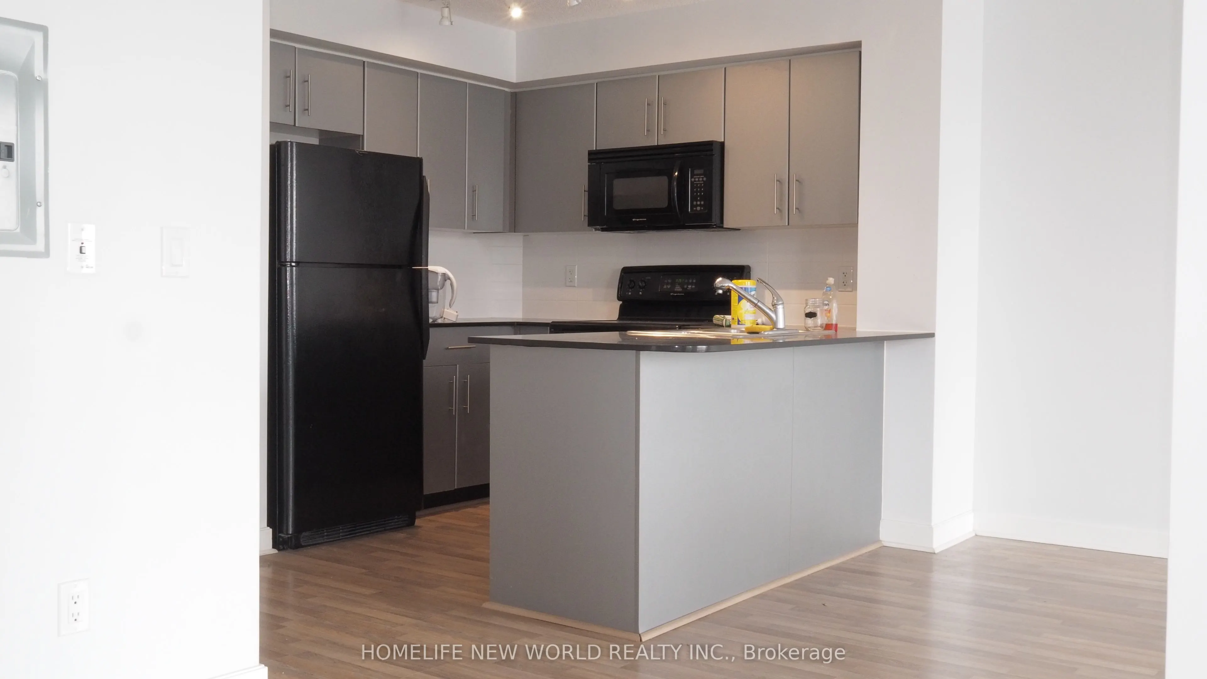 12 Yonge Street W, #703