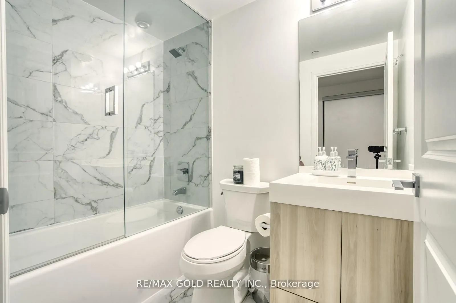 251 Jarvis Street, #1116