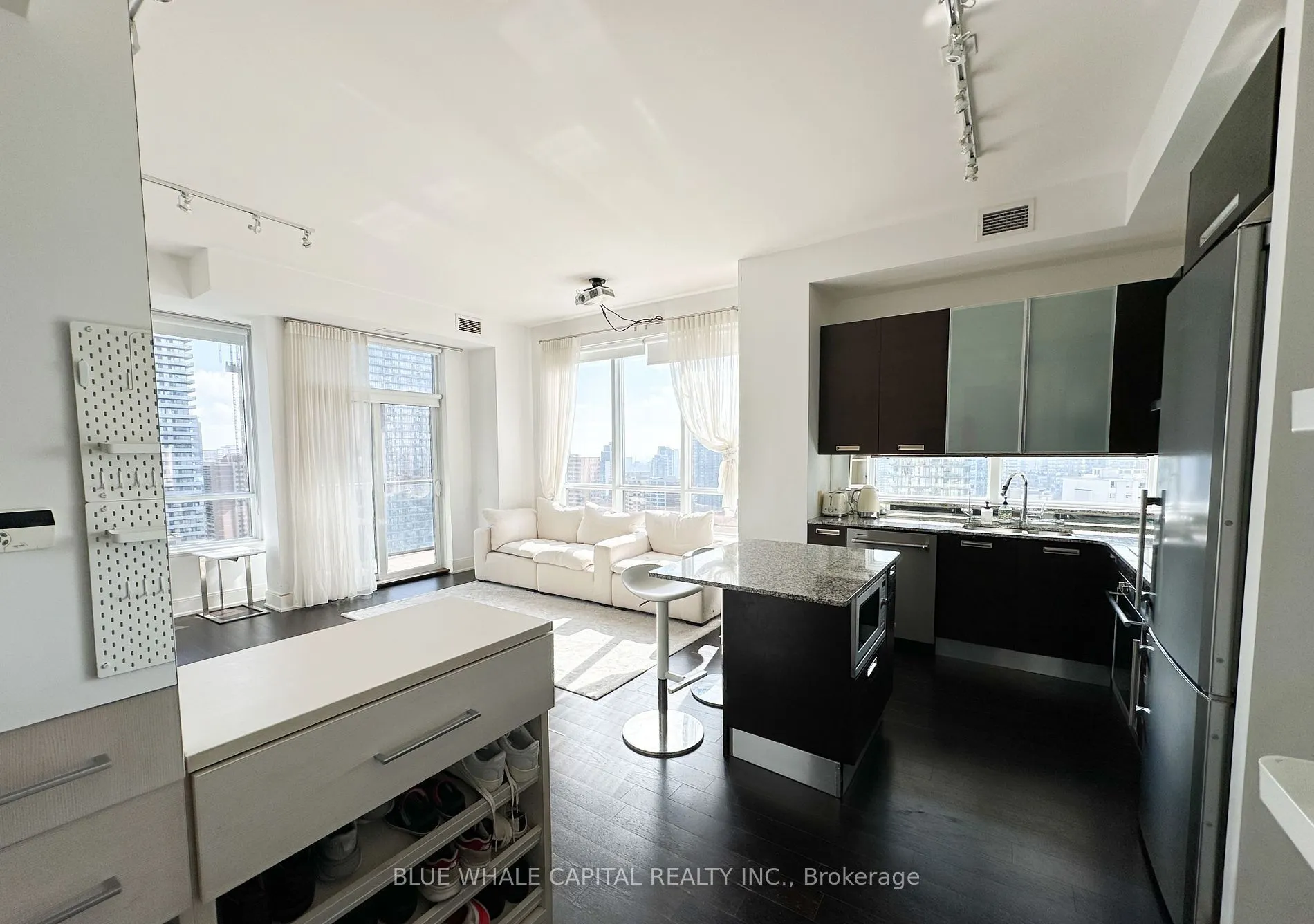 21 Balmuto Street, #2302