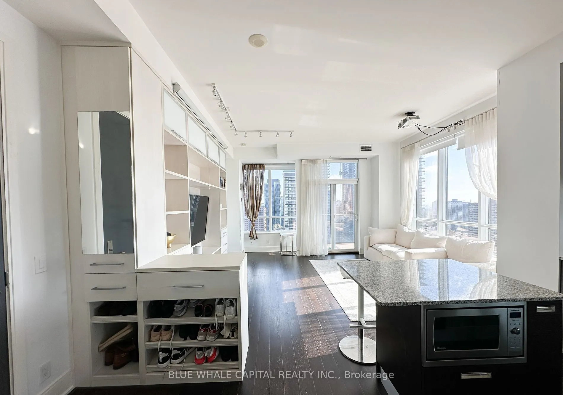 21 Balmuto Street, #2302