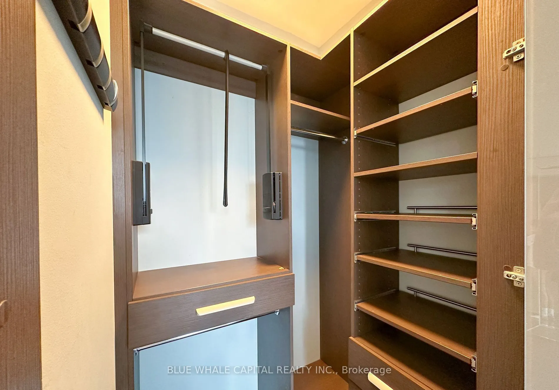 21 Balmuto Street, #2302