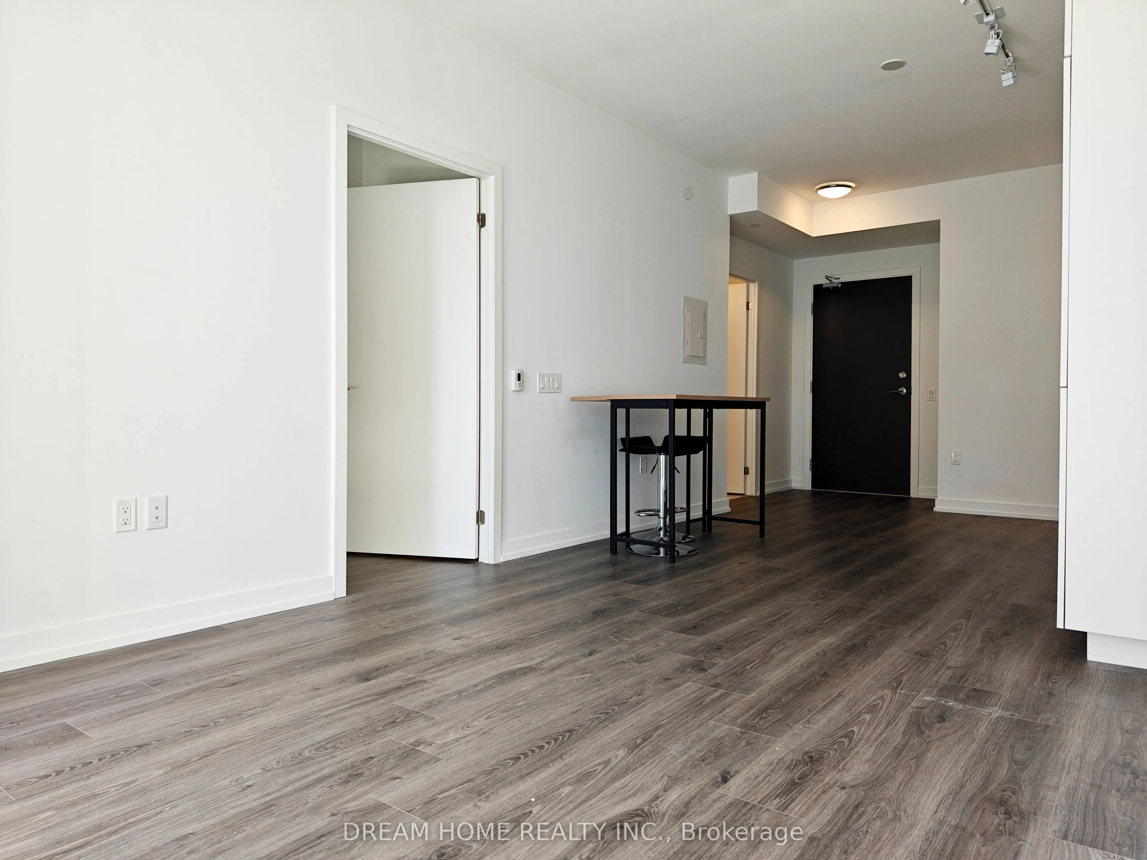 7 Golden Lion Heights, #1806