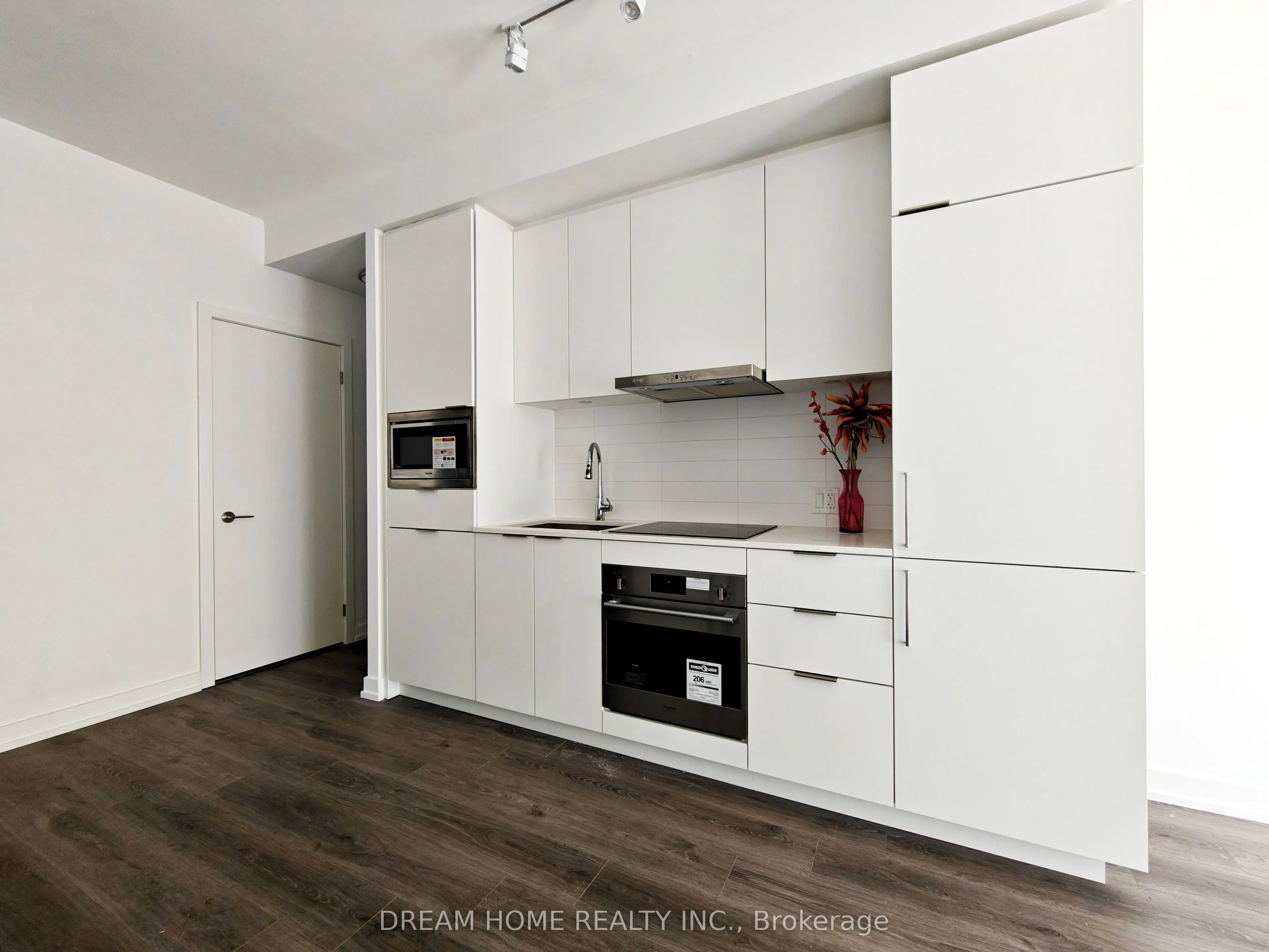 7 Golden Lion Heights, #1806
