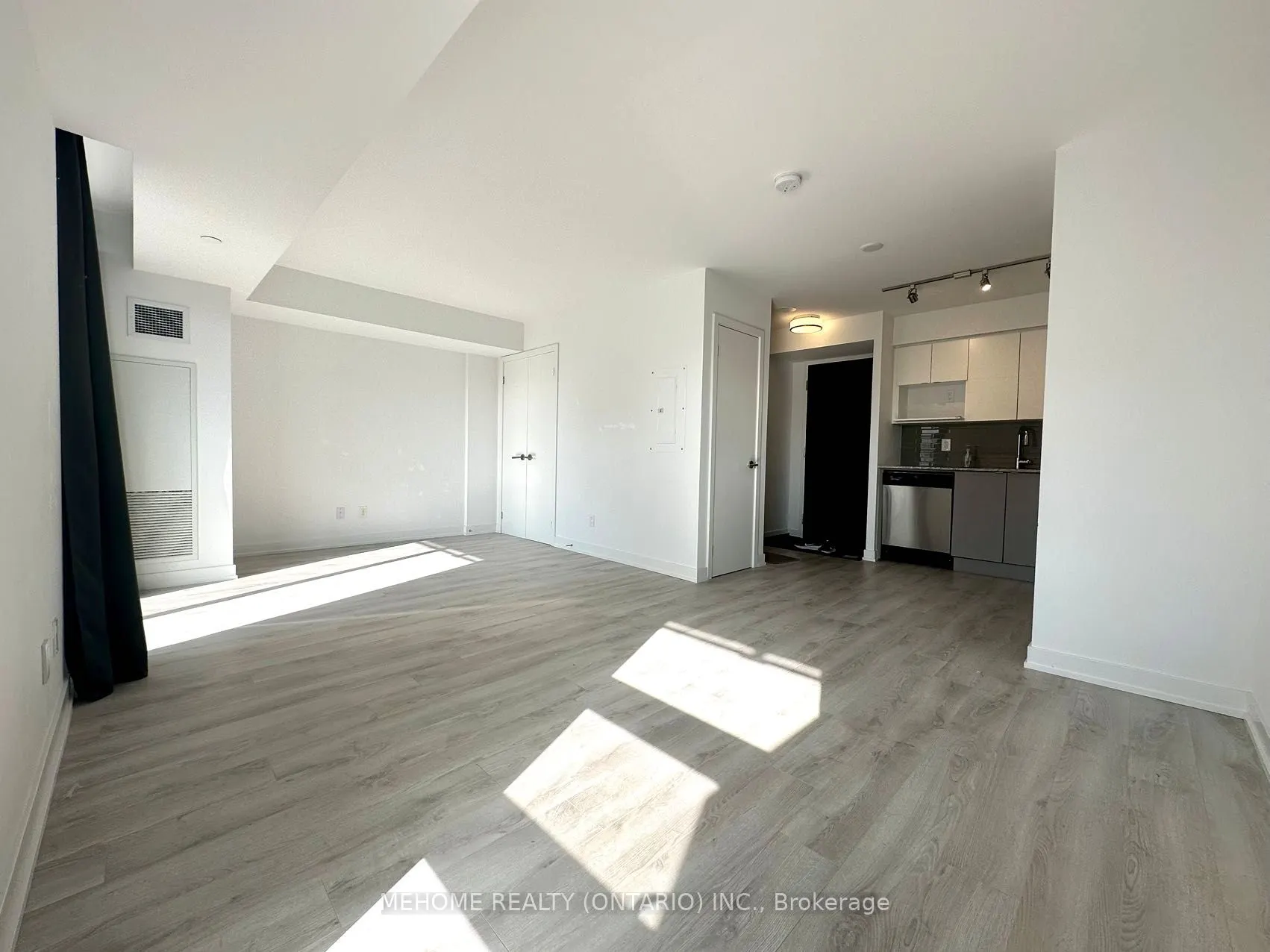 120 Varna Drive, #626