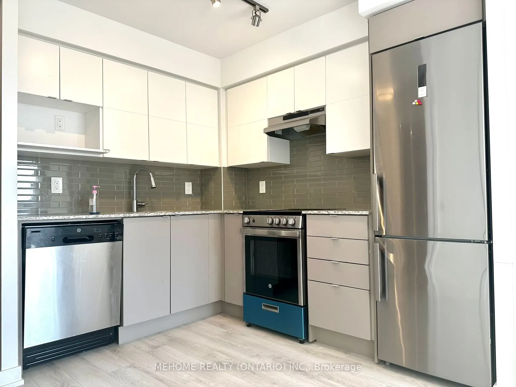 120 Varna Drive, #626