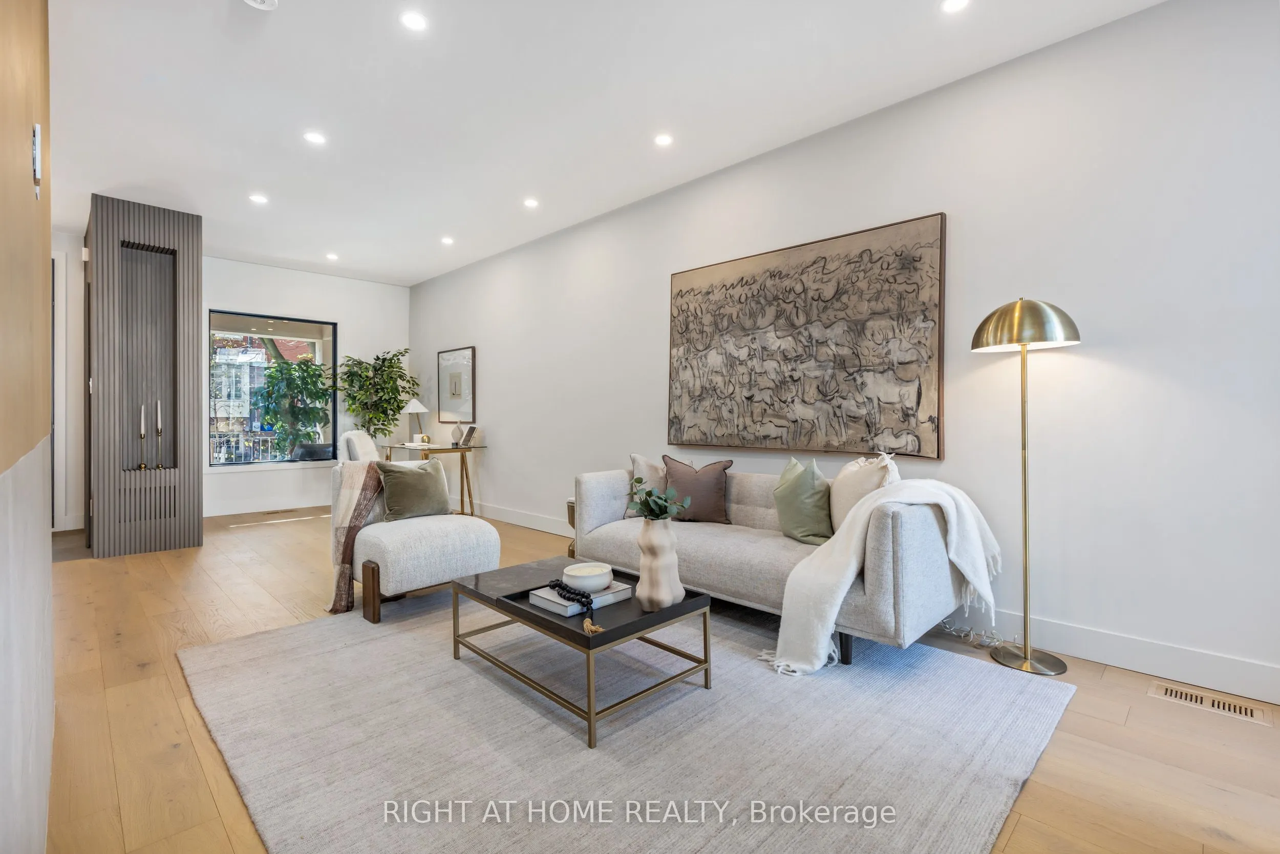 768 Richmond Street W