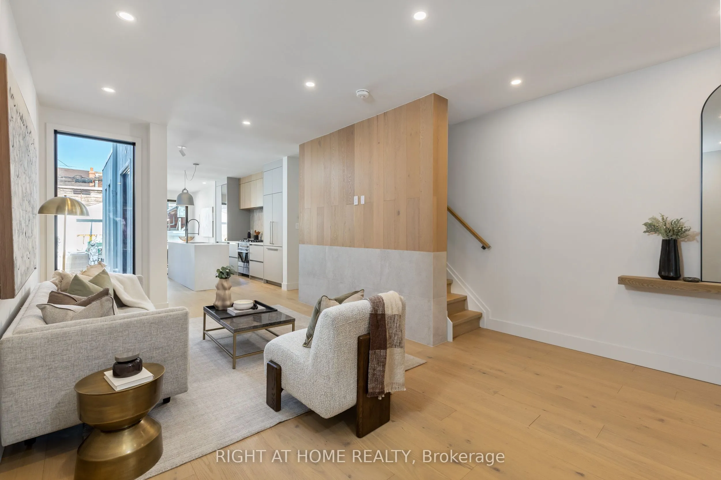 768 Richmond Street W