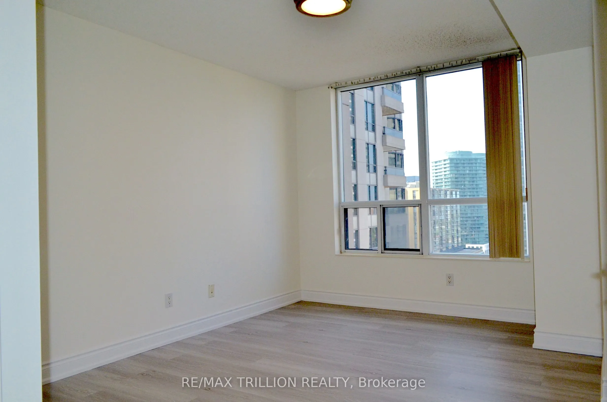 5 Northtown Way, #1611