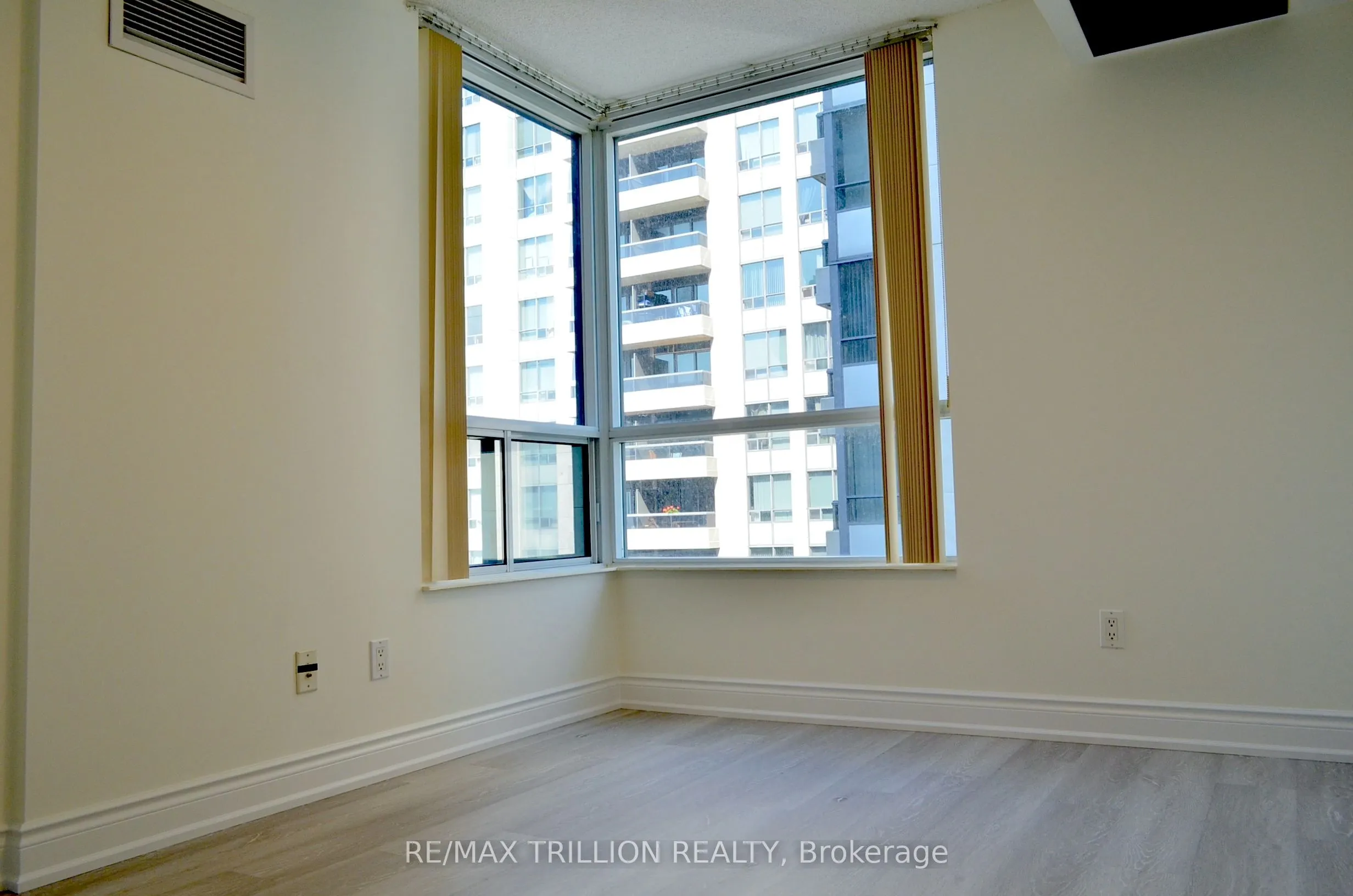 5 Northtown Way, #1611
