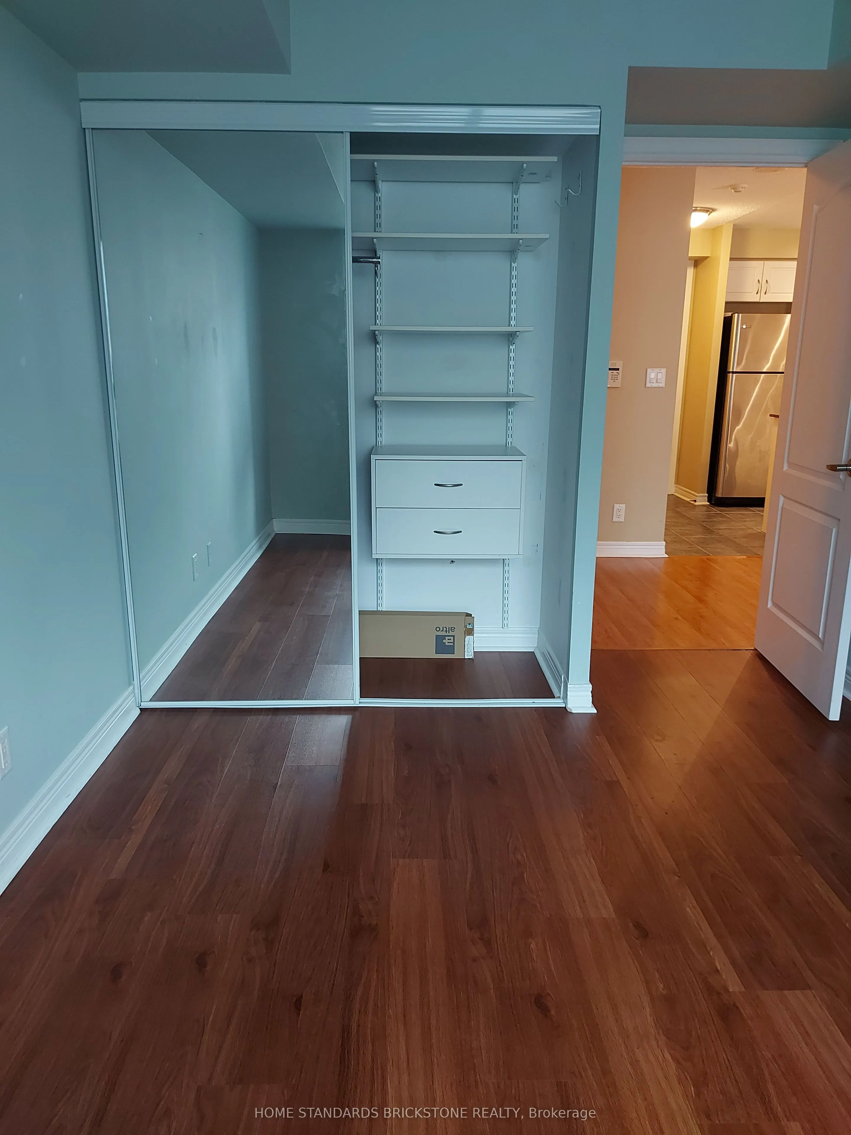 212 Eglinton Avenue E, #906