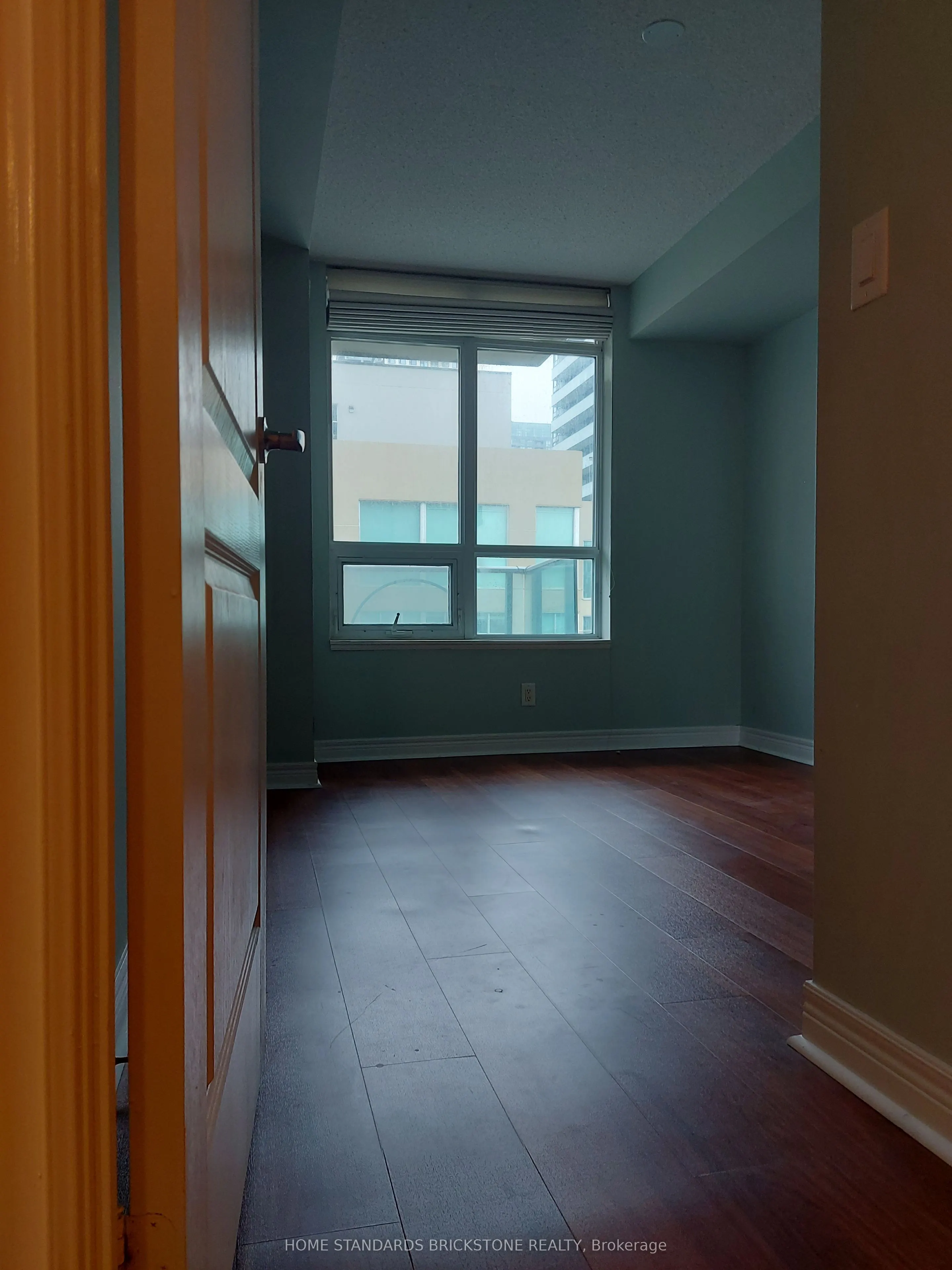 212 Eglinton Avenue E, #906