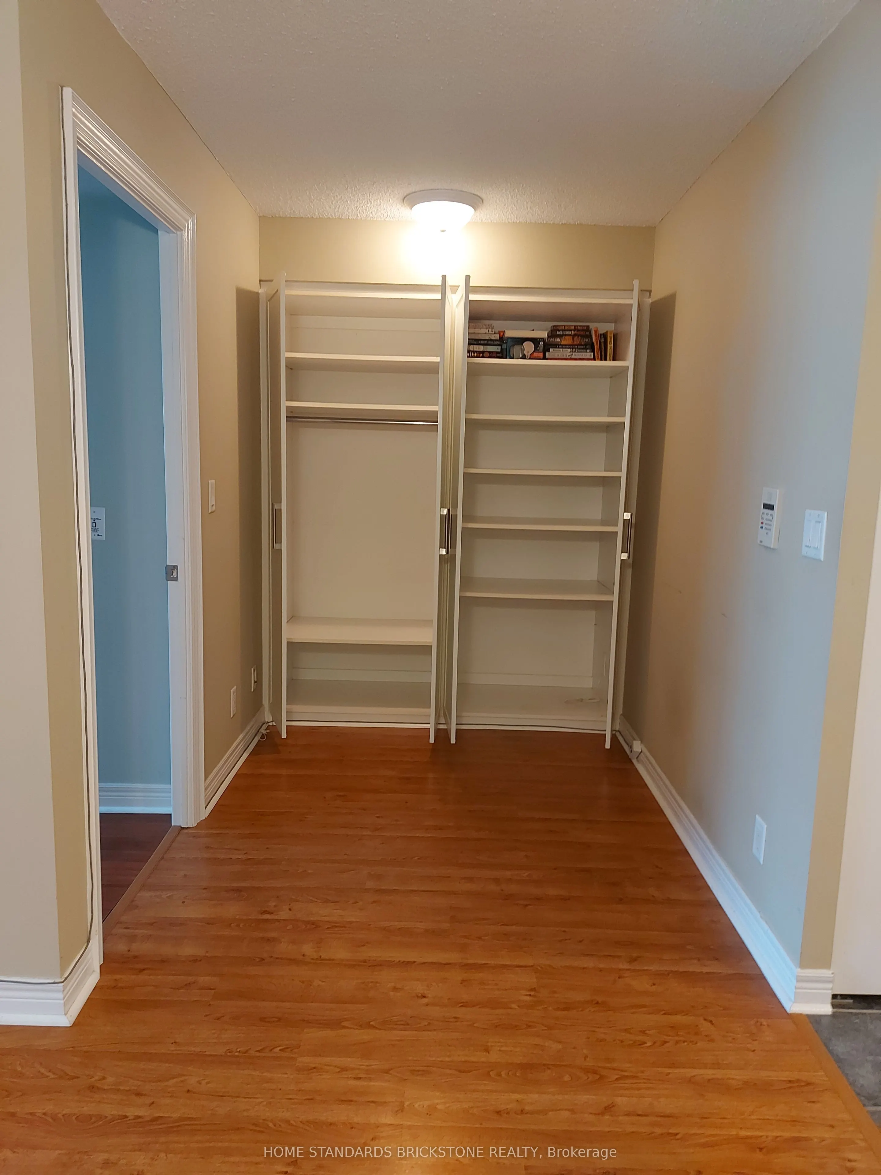 212 Eglinton Avenue E, #906