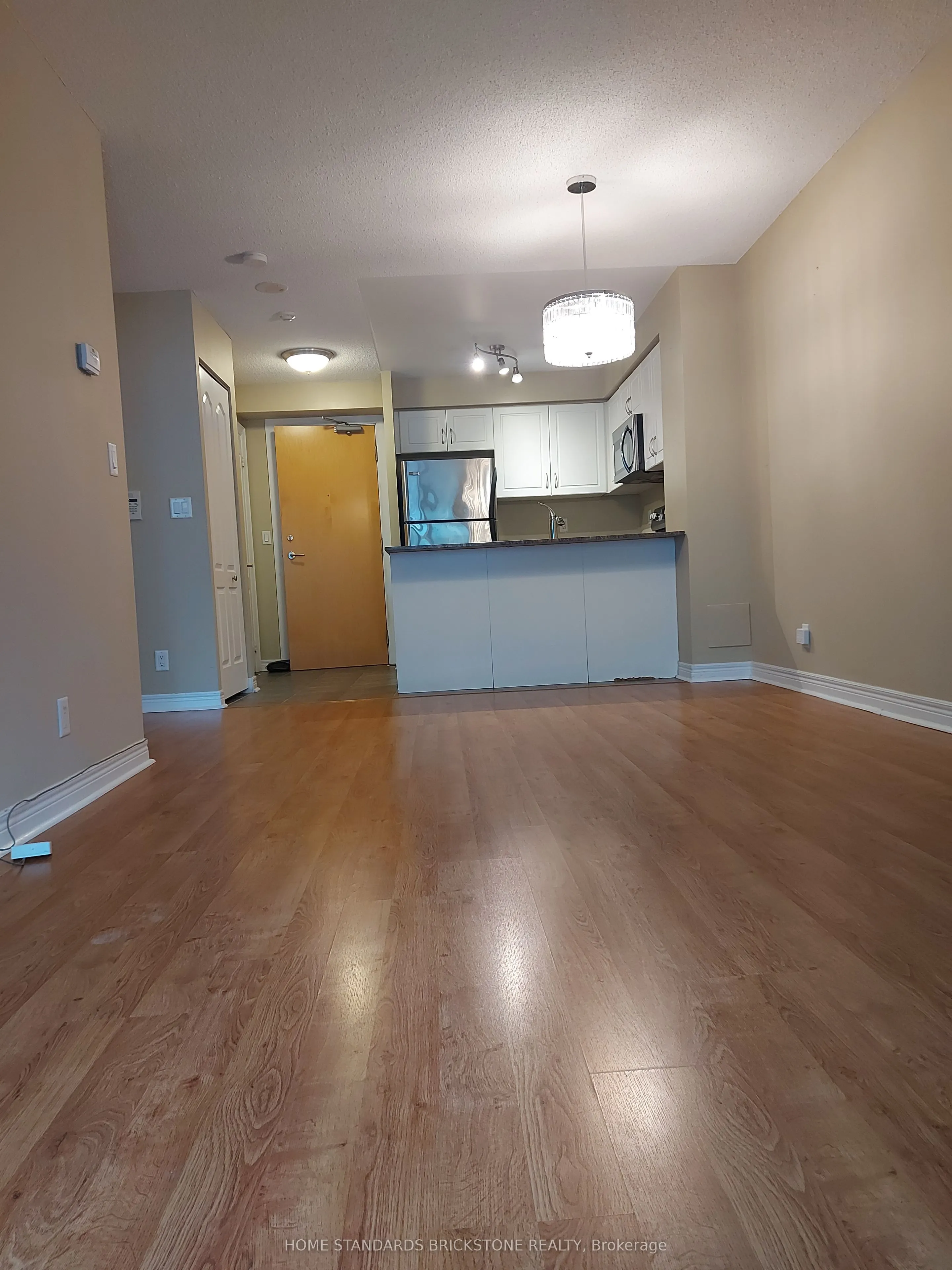 212 Eglinton Avenue E, #906
