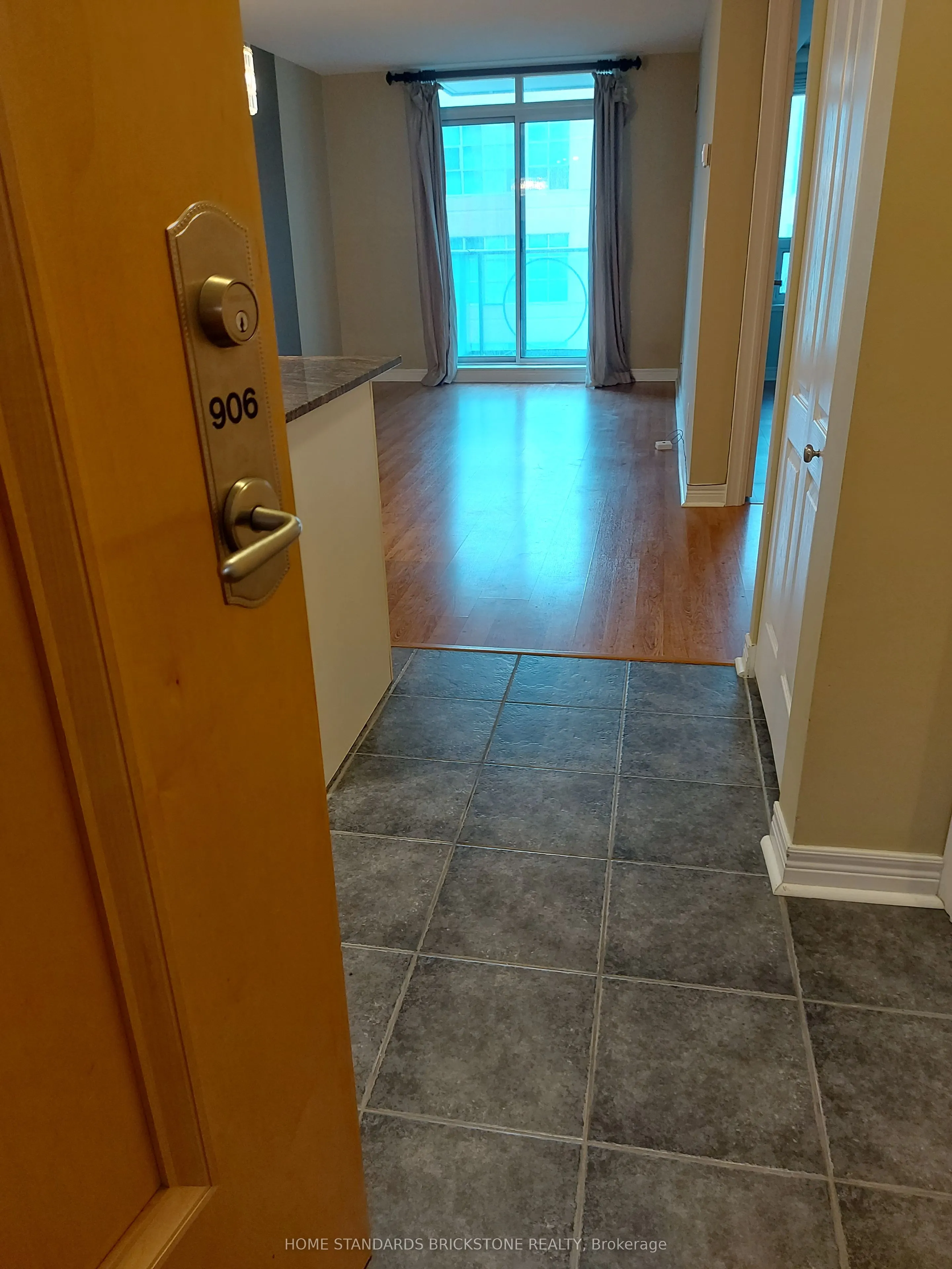 212 Eglinton Avenue E, #906