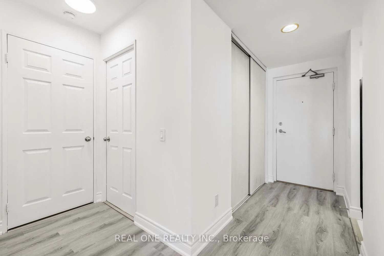 7 Bishop Avenue, #1015