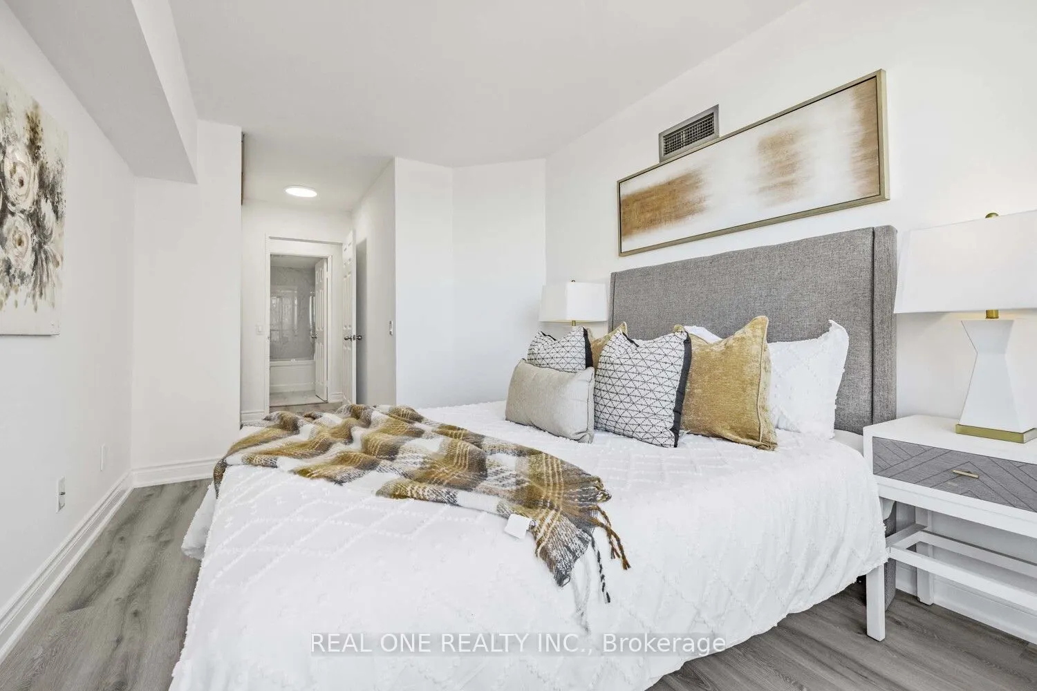 7 Bishop Avenue, #1015