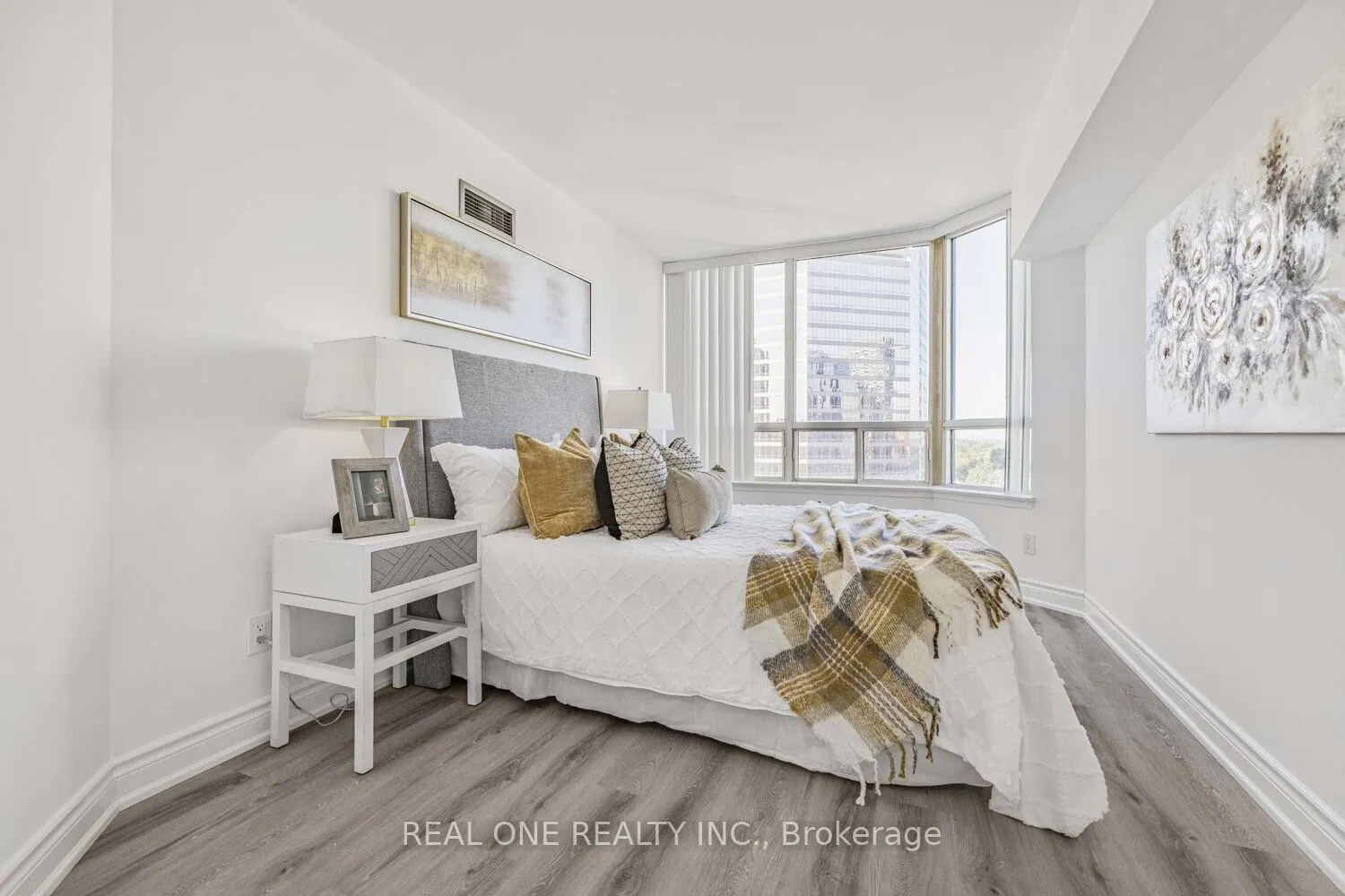 7 Bishop Avenue, #1015