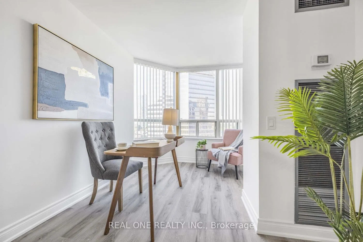 7 Bishop Avenue, #1015