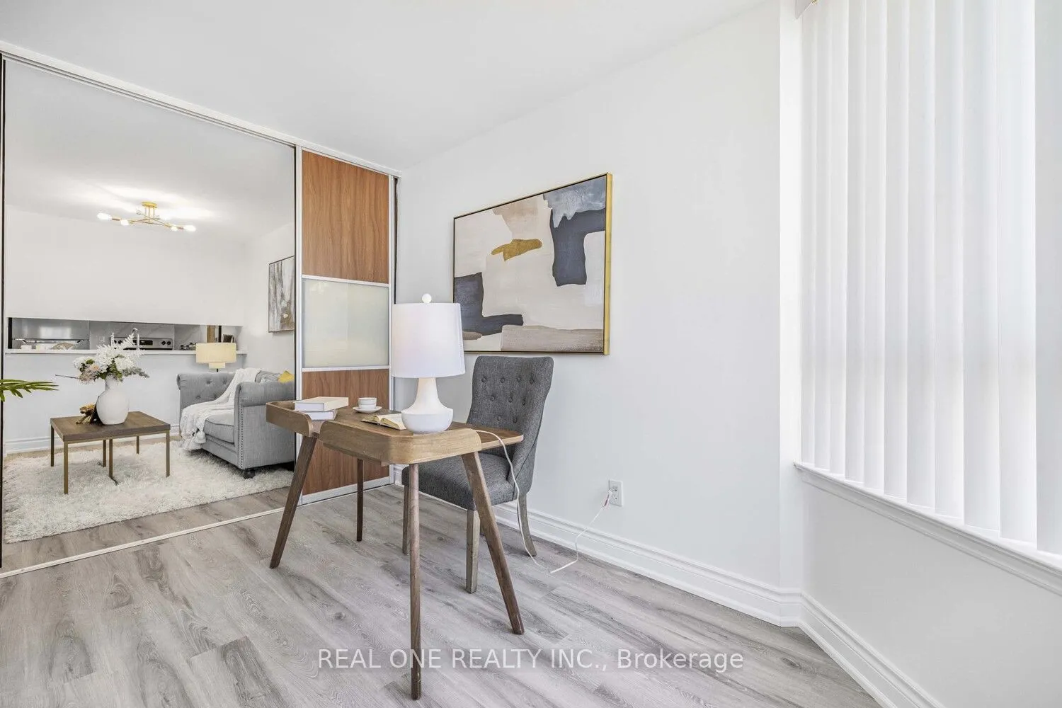 7 Bishop Avenue, #1015