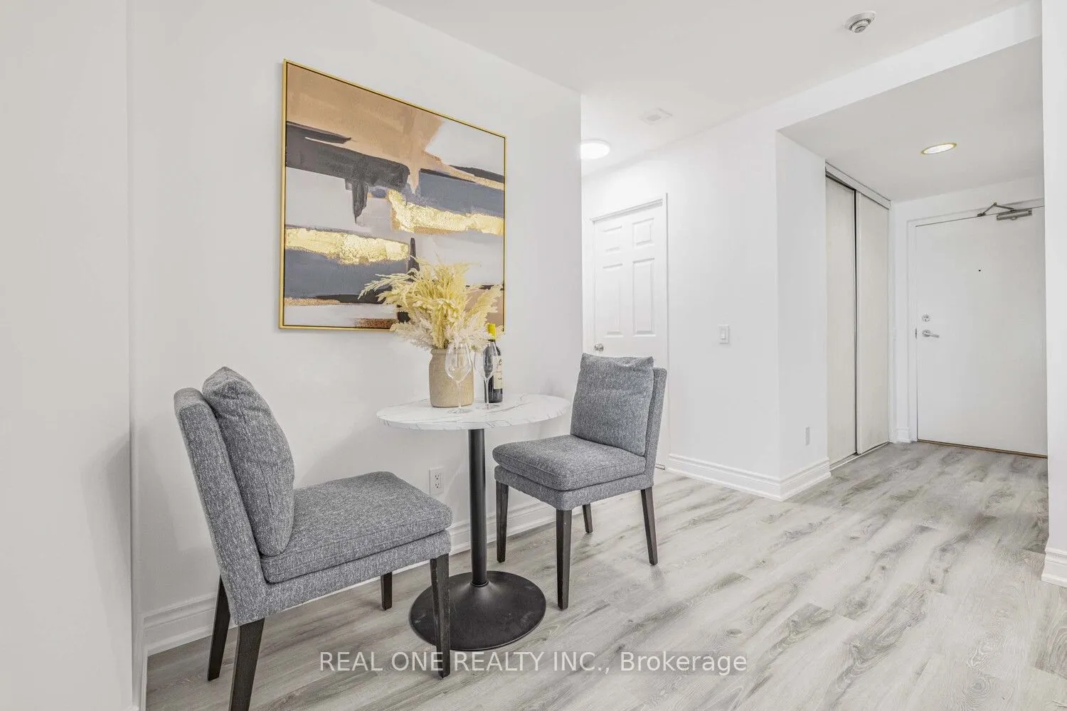 7 Bishop Avenue, #1015