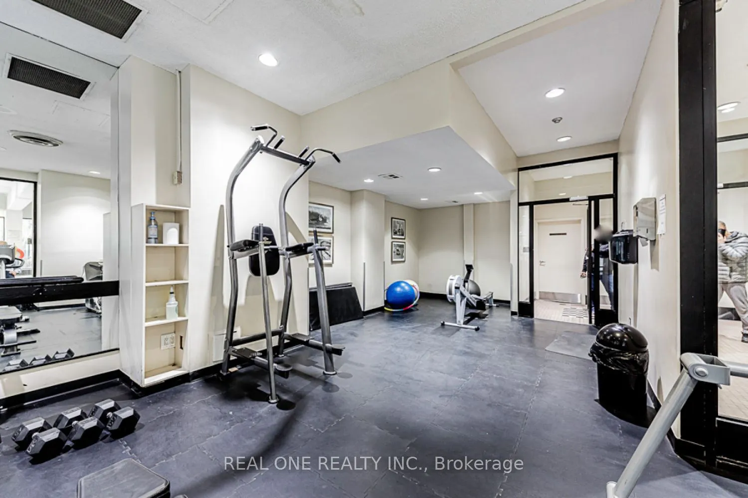 7 Bishop Avenue, #1015