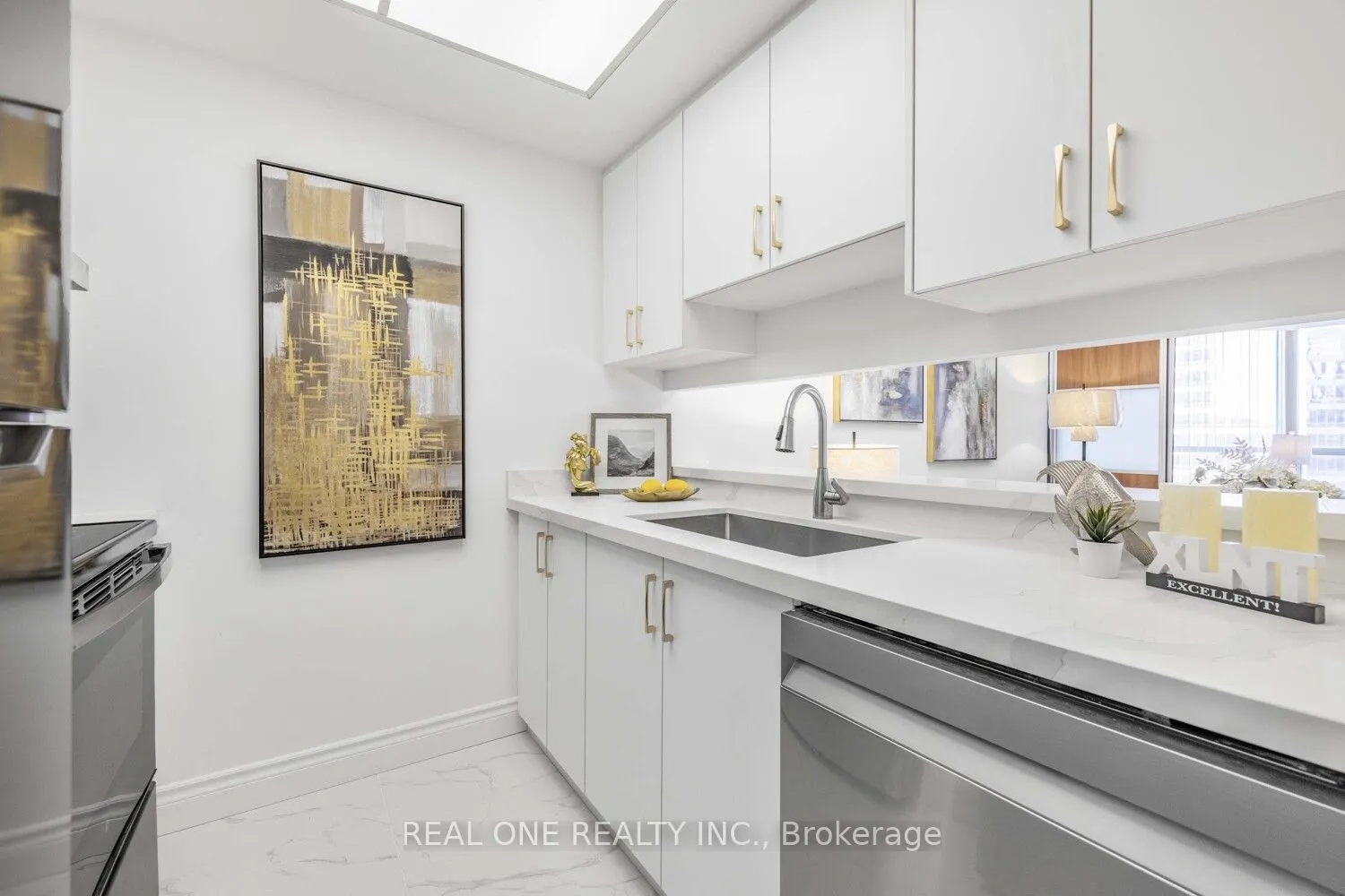 7 Bishop Avenue, #1015