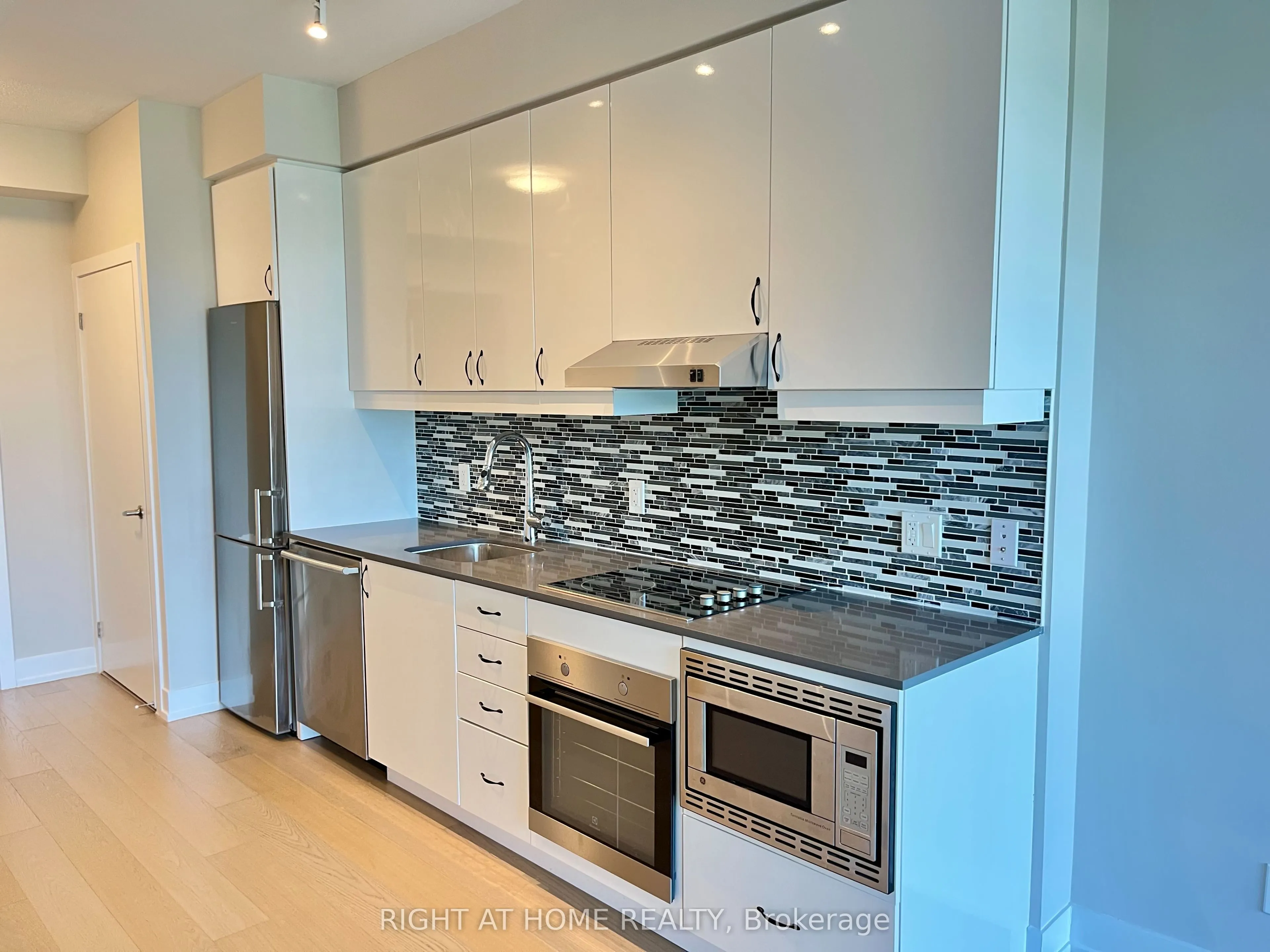 7 Kenaston Gardens, #117