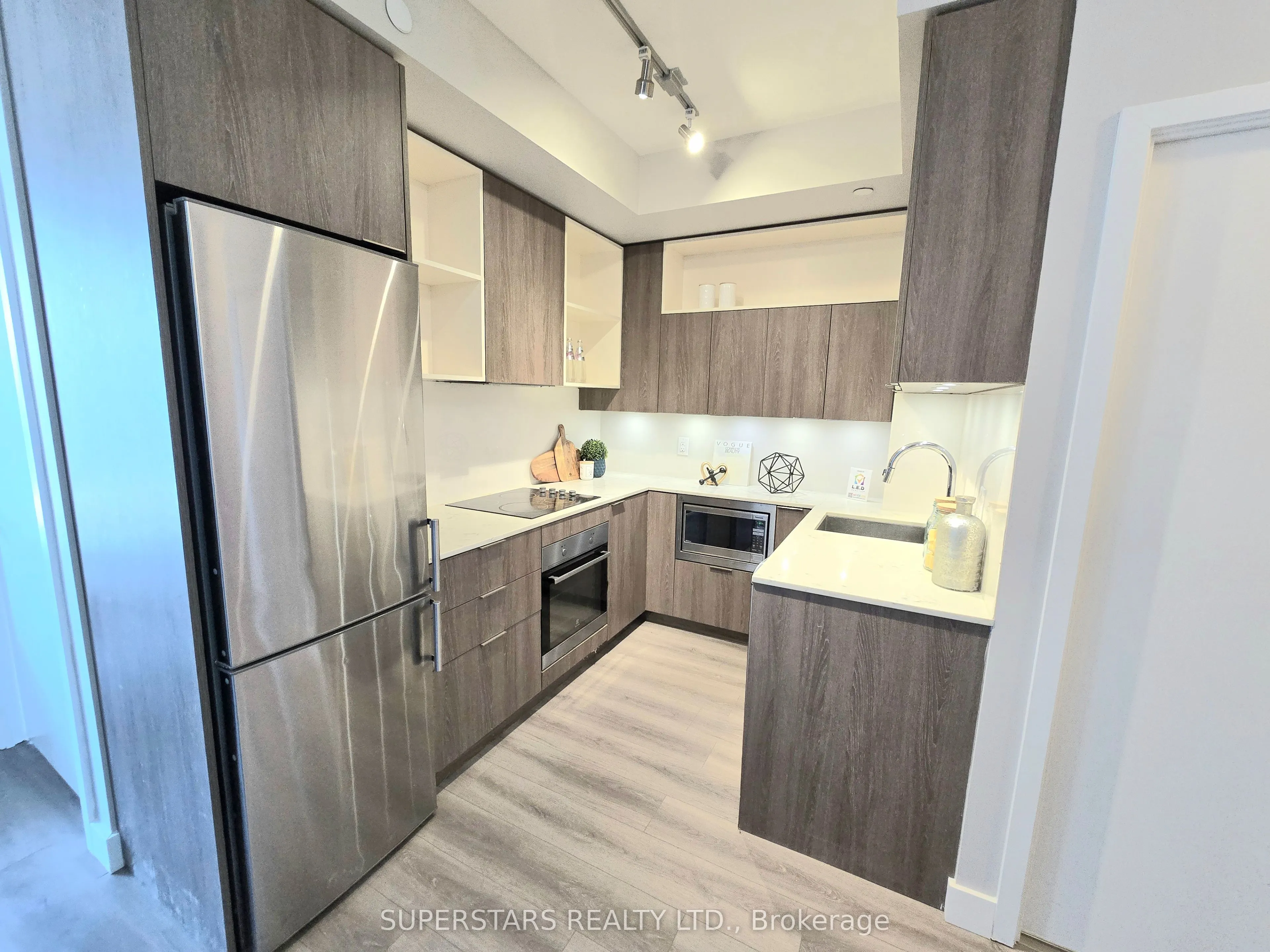200 Sackville Street, #614