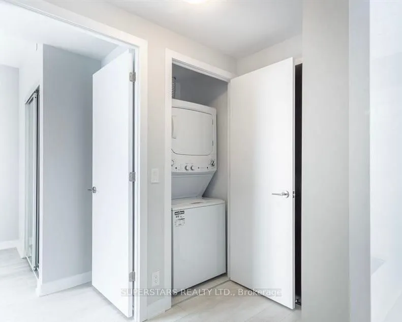 2221 Yonge Street, #1107